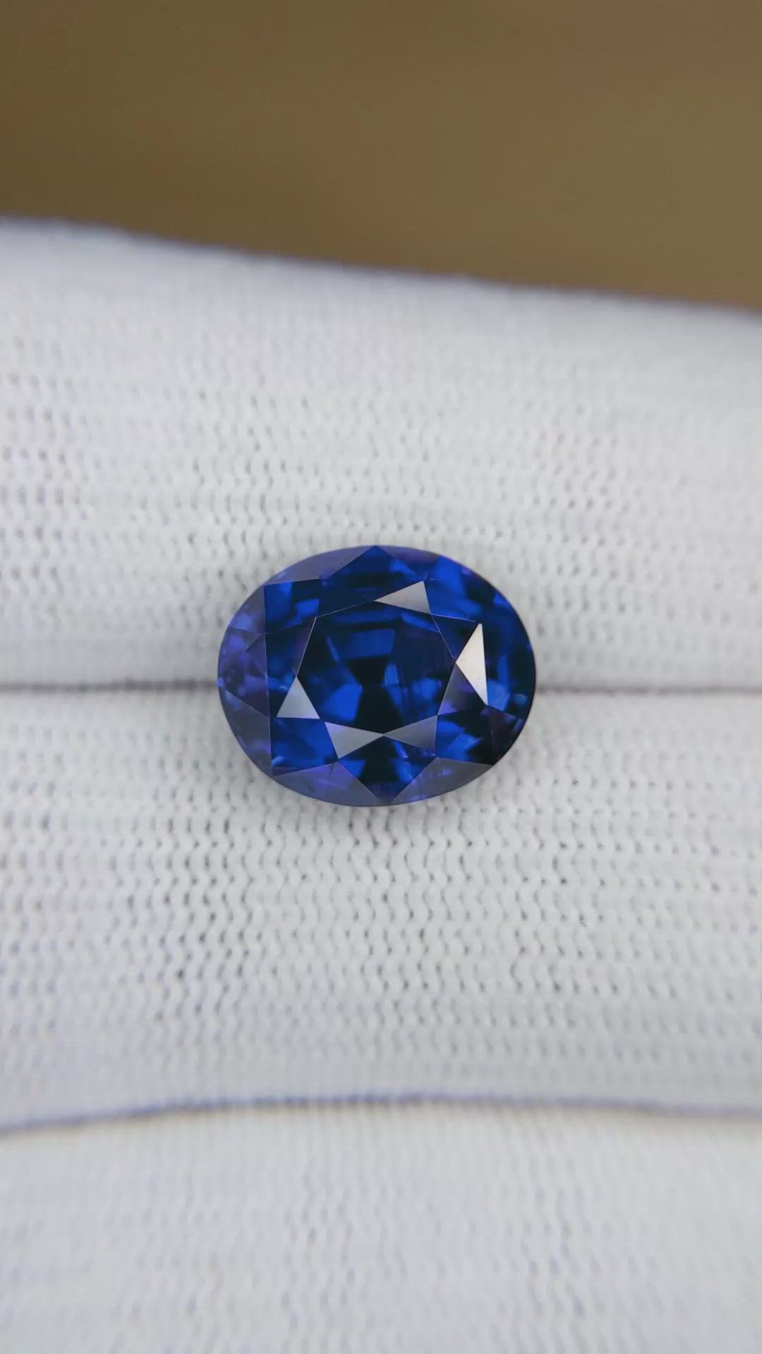 8.13 Ct. Blue Sapphire from Ceylon (Sri Lanka) Size Video