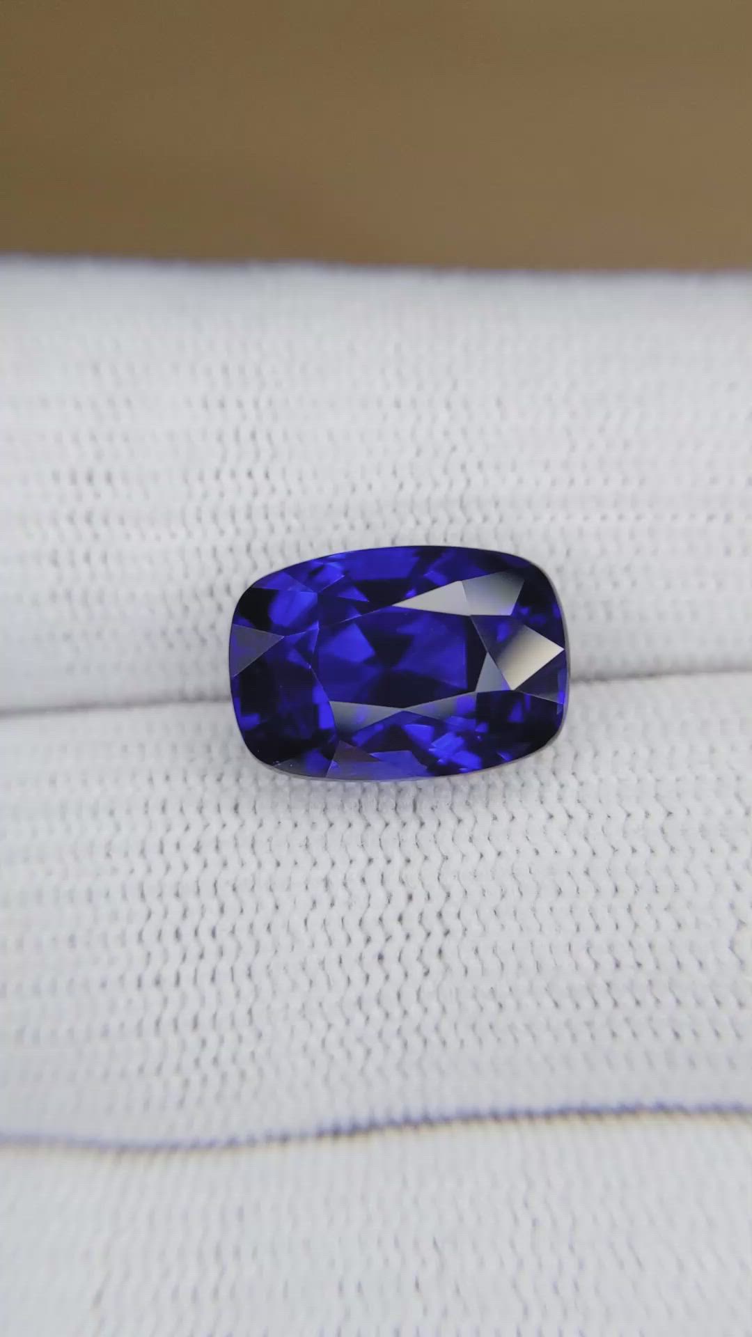 9.18 Ct. Blue Sapphire from Ceylon (Sri Lanka) Size Video