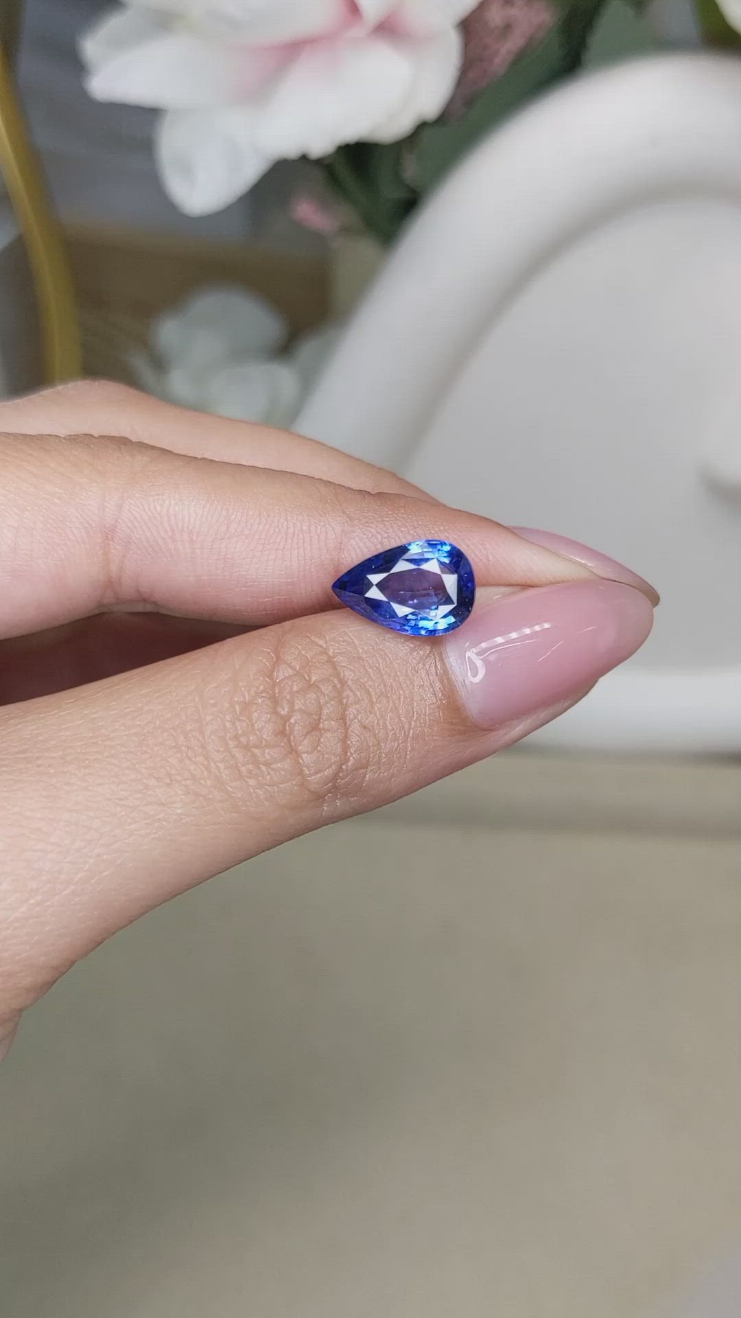 4.01 Ct. Blue Sapphire from Ceylon (Sri Lanka) Size Video