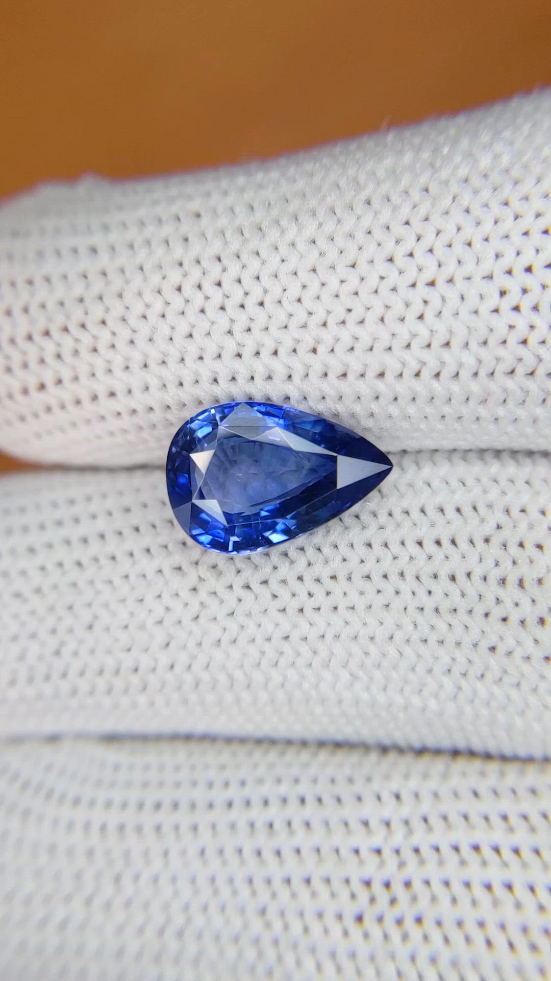 4.01 Ct. Blue Sapphire from Ceylon (Sri Lanka) Size Video
