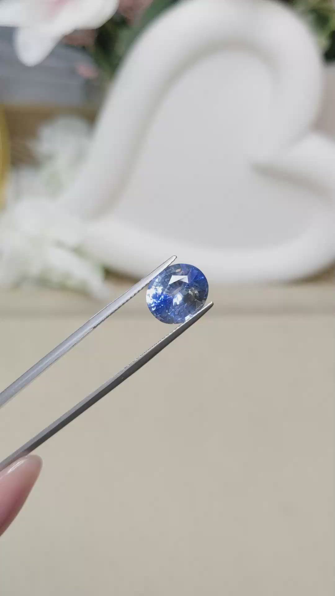 4.93 Ct. Bi Color / Parti Sapphire from Ceylon (Sri Lanka) Size Video