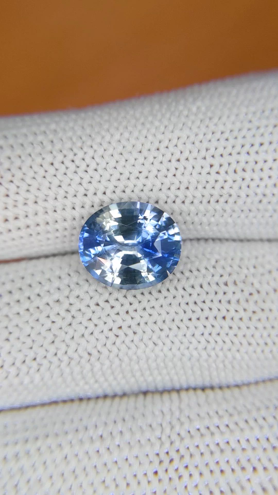 4.93 Ct. Bi Color / Parti Sapphire from Ceylon (Sri Lanka) Size Video