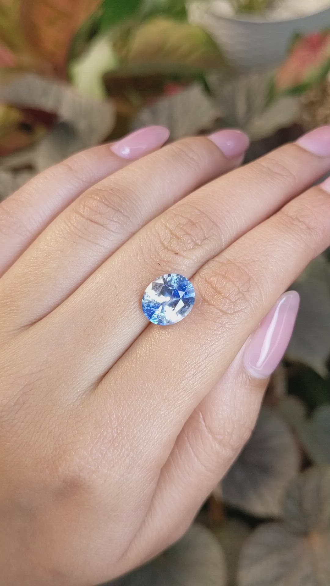 4.93 Ct. Bi Color / Parti Sapphire from Ceylon (Sri Lanka) Size Video