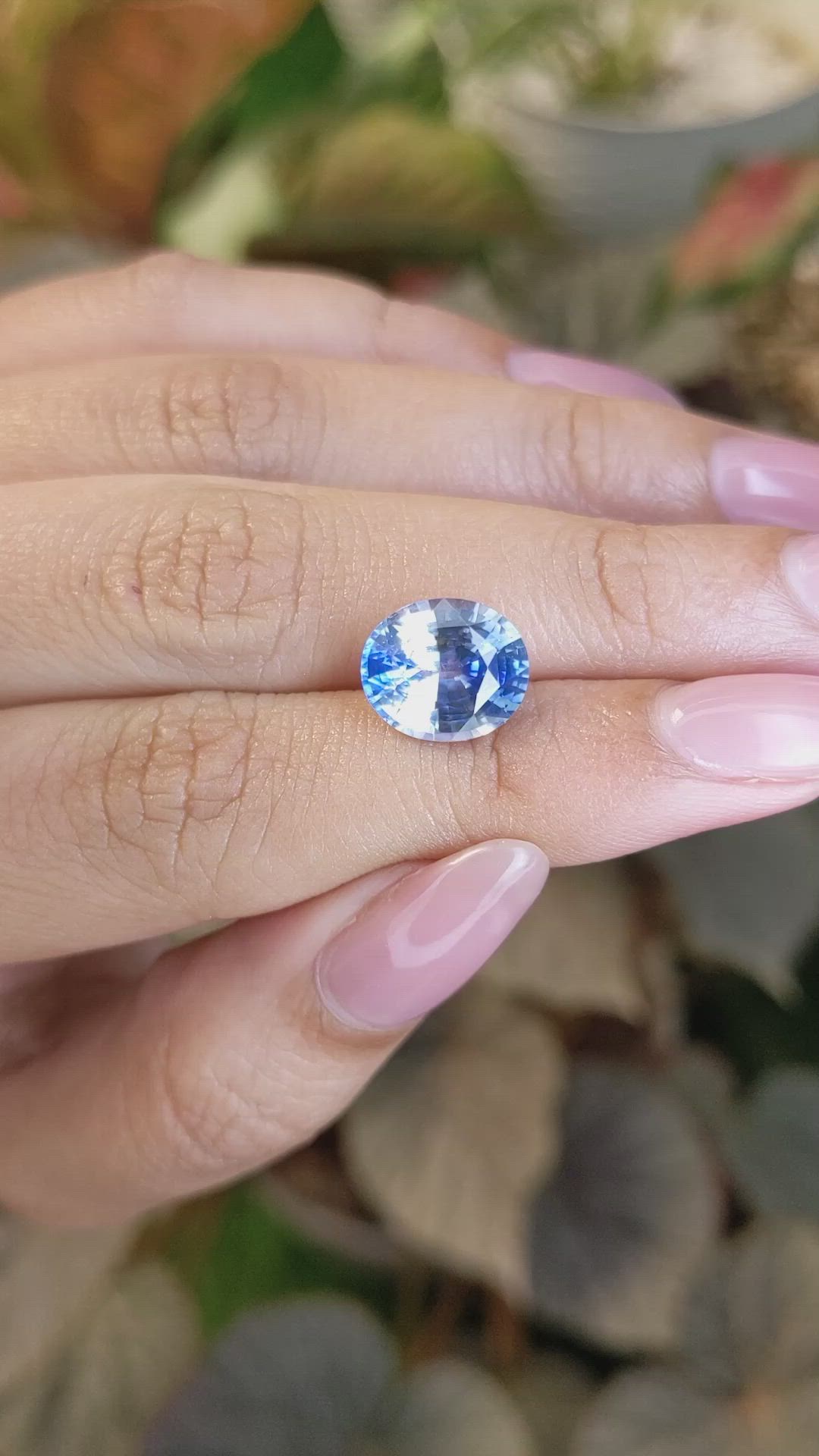 4.93 Ct. Bi Color / Parti Sapphire from Ceylon (Sri Lanka) Size Video
