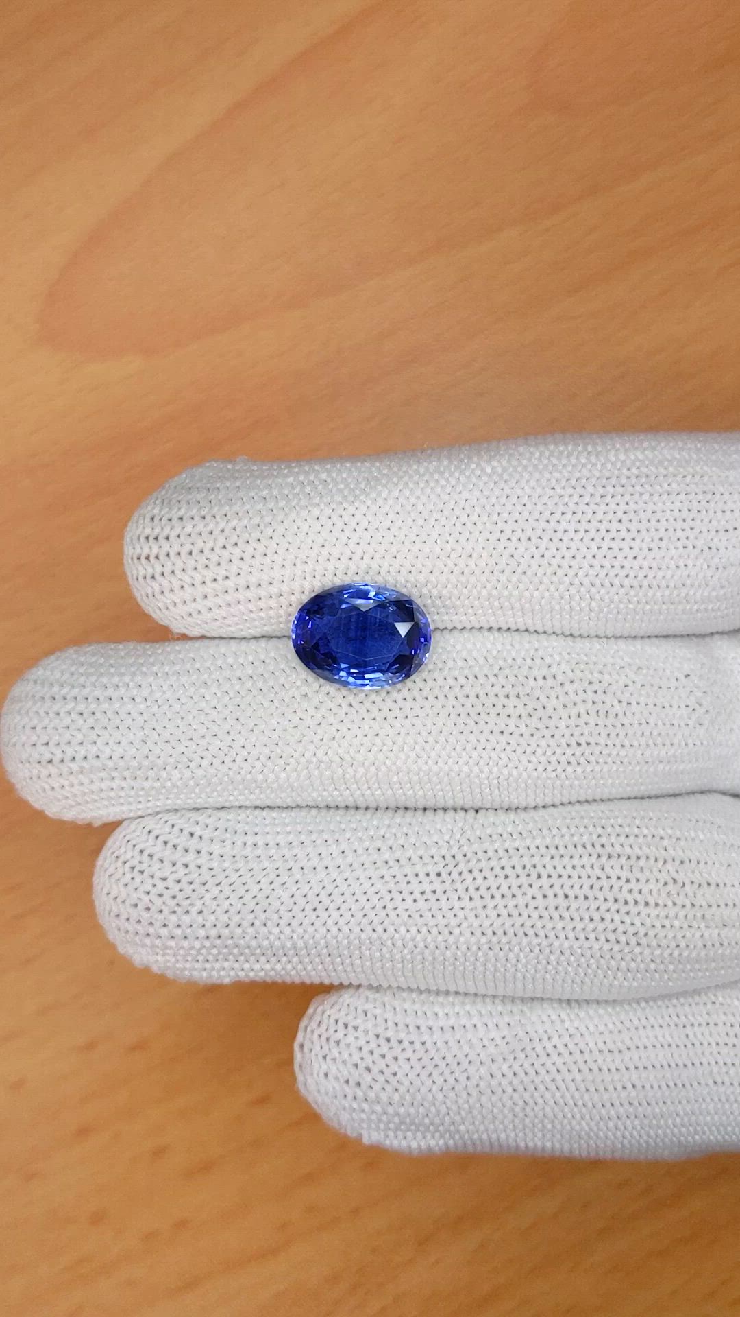 5.56 Ct. Blue Sapphire from Ceylon (Sri Lanka) Size Video