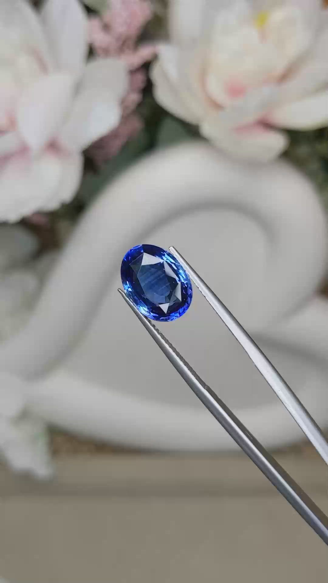 5.56 Ct. Blue Sapphire from Ceylon (Sri Lanka) Size Video