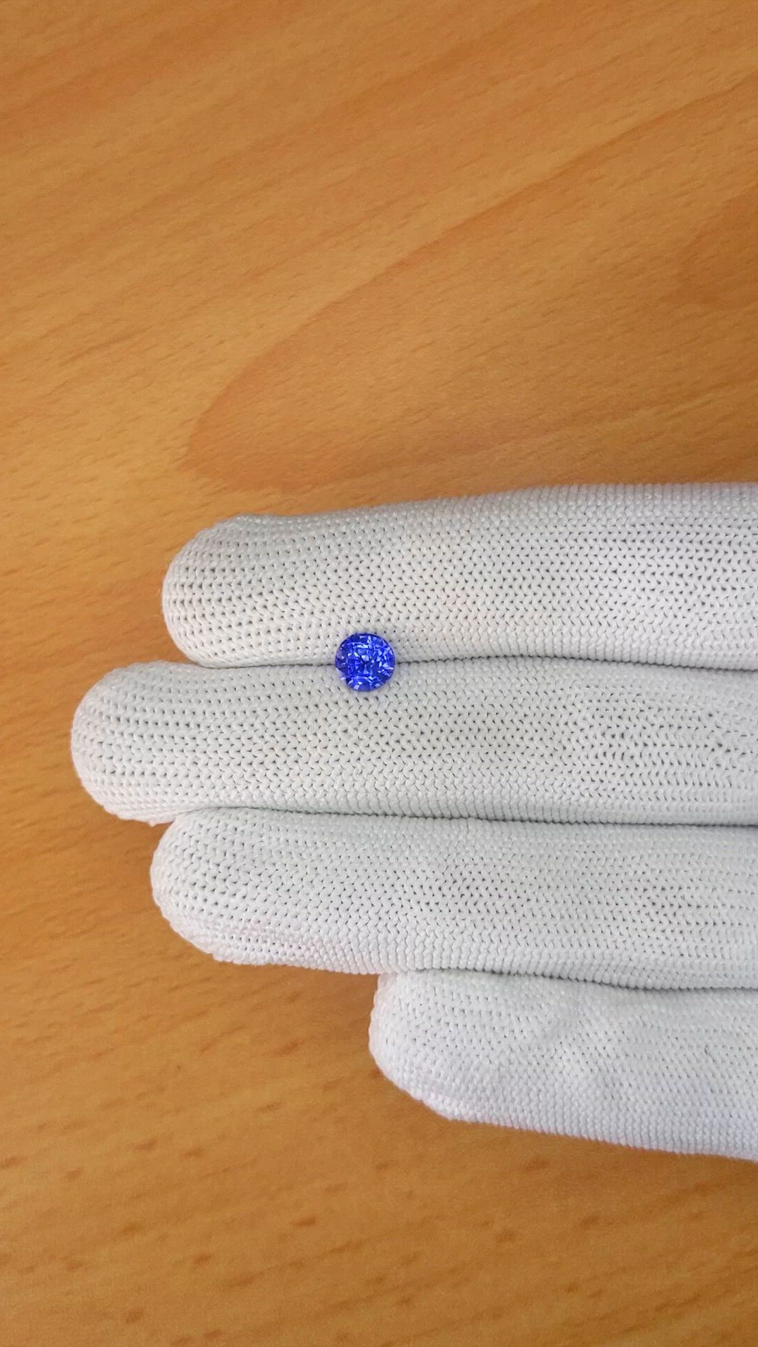 1.03 Ct. Blue Sapphire from Ceylon (Sri Lanka) Size Video