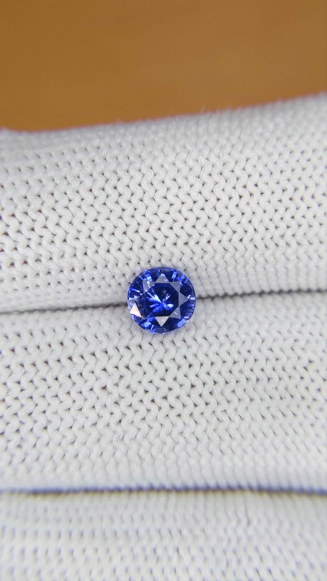 1.03 Ct. Blue Sapphire from Ceylon (Sri Lanka) Size Video