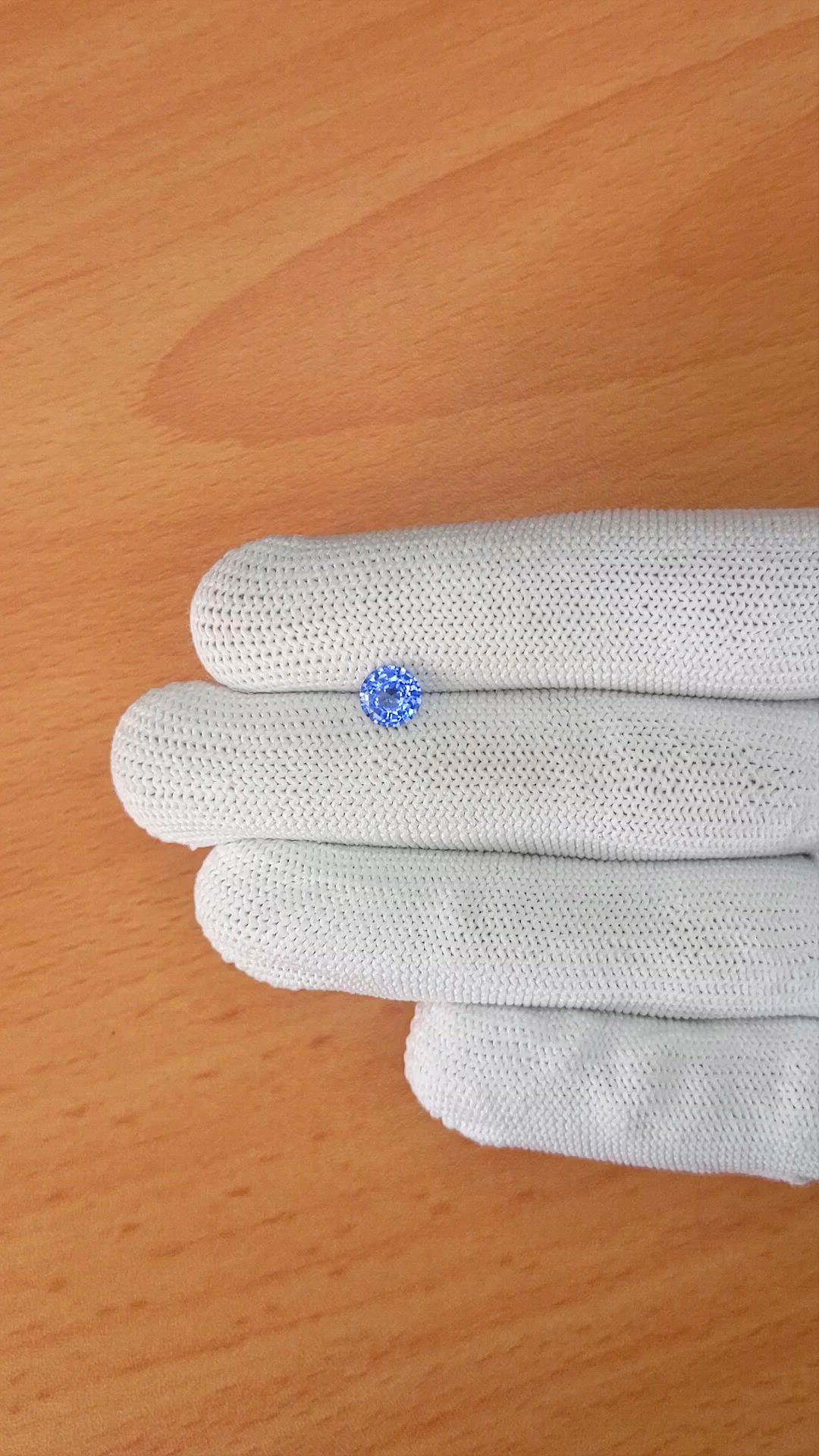 1.03 Ct. Blue Sapphire from Ceylon (Sri Lanka) Size Video