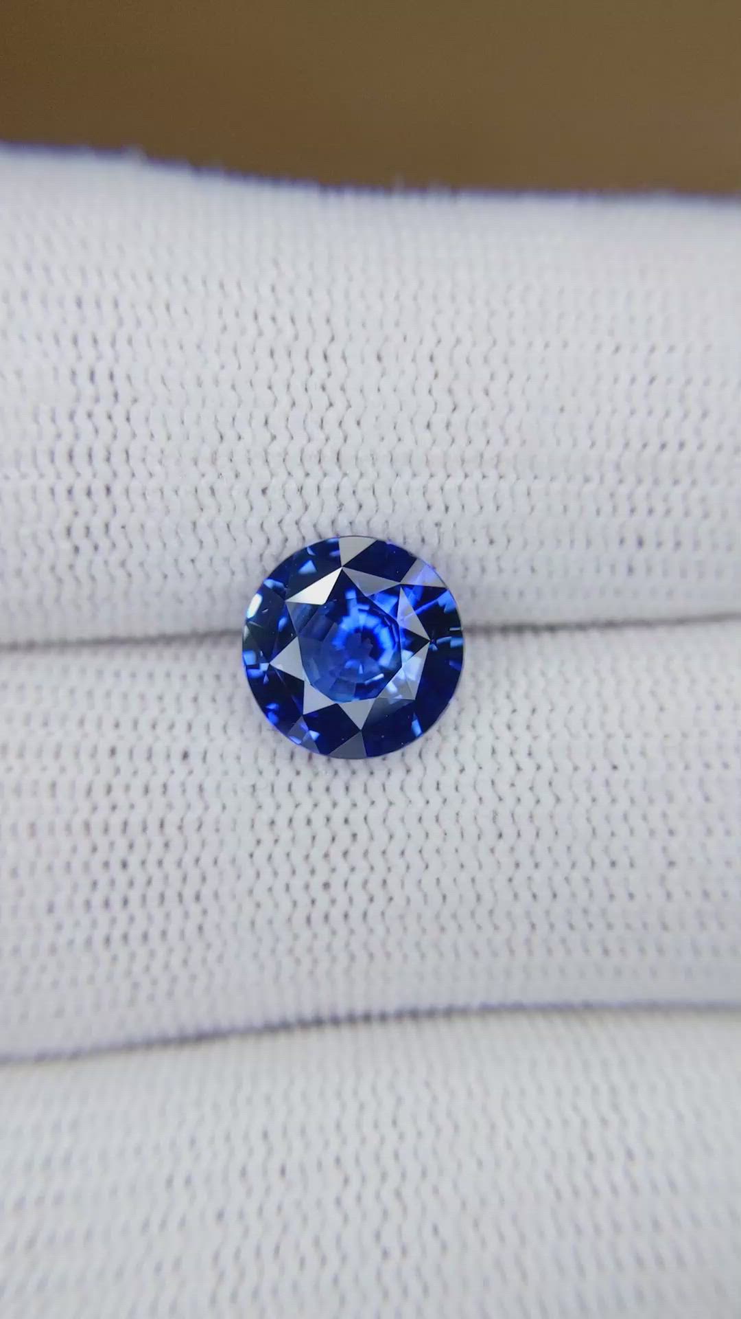 2.97 Ct. Blue Sapphire from Ceylon (Sri Lanka) Size Video