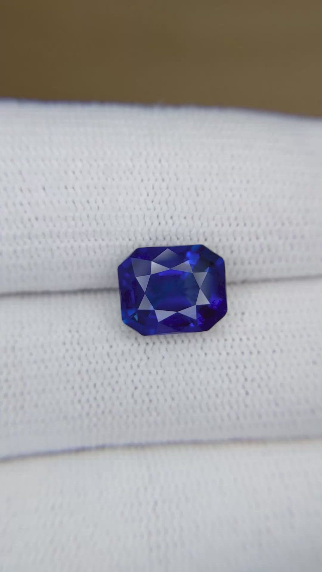 4.36 Ct. Blue Sapphire from Ceylon (Sri Lanka) Size Video