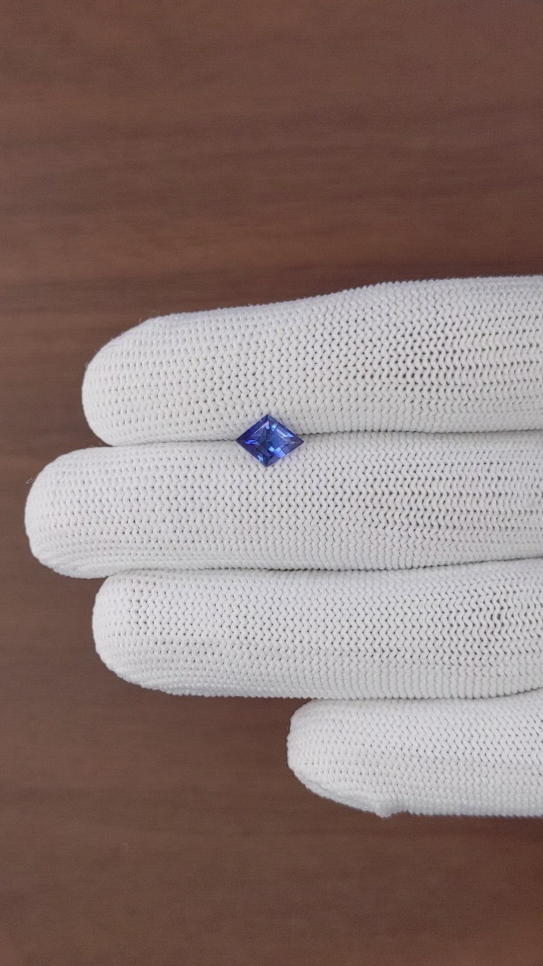 1.06 Ct. Blue Sapphire from Ceylon (Sri Lanka) Size Video