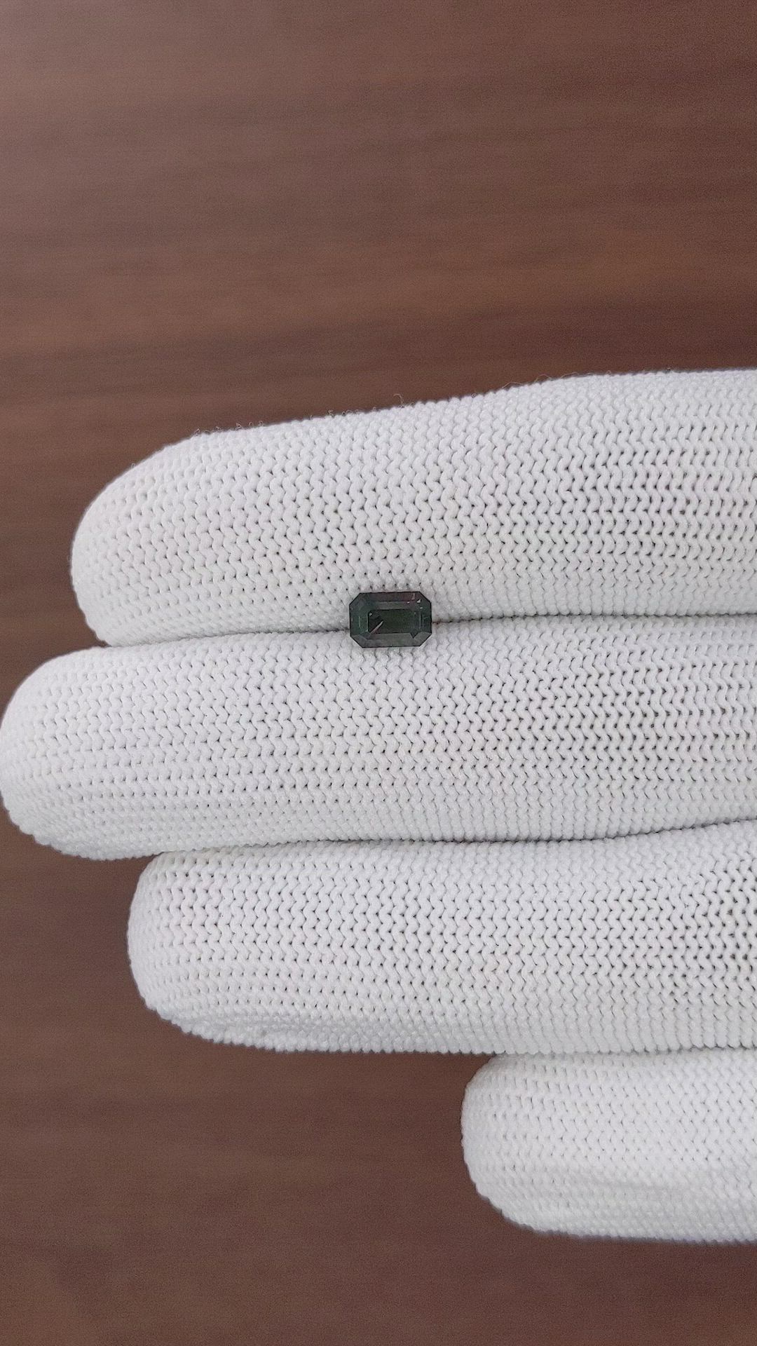 1.01 Ct. Green Sapphire from Ceylon (Sri Lanka) Size Video