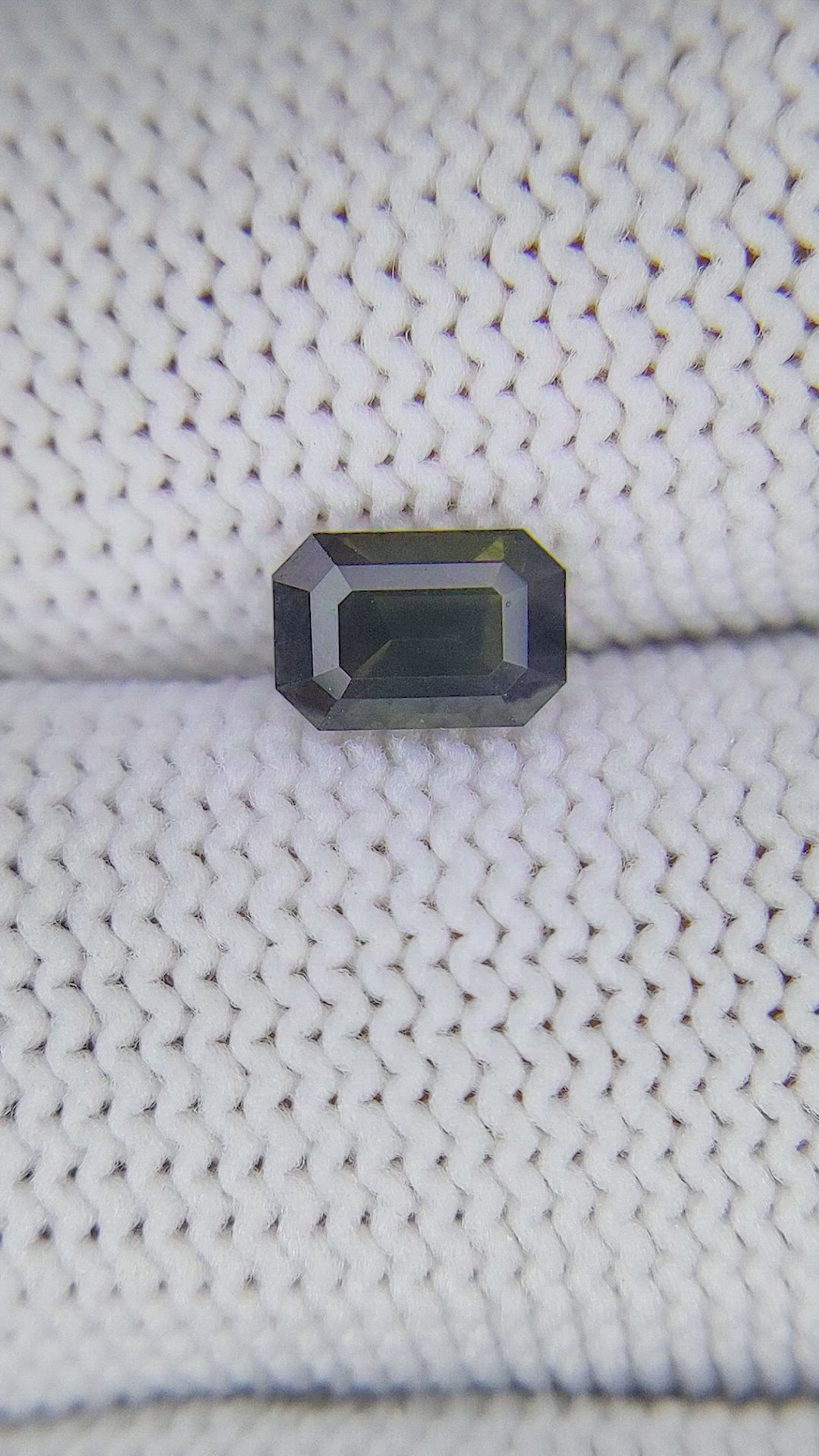 1.01 Ct. Green Sapphire from Ceylon (Sri Lanka) Size Video