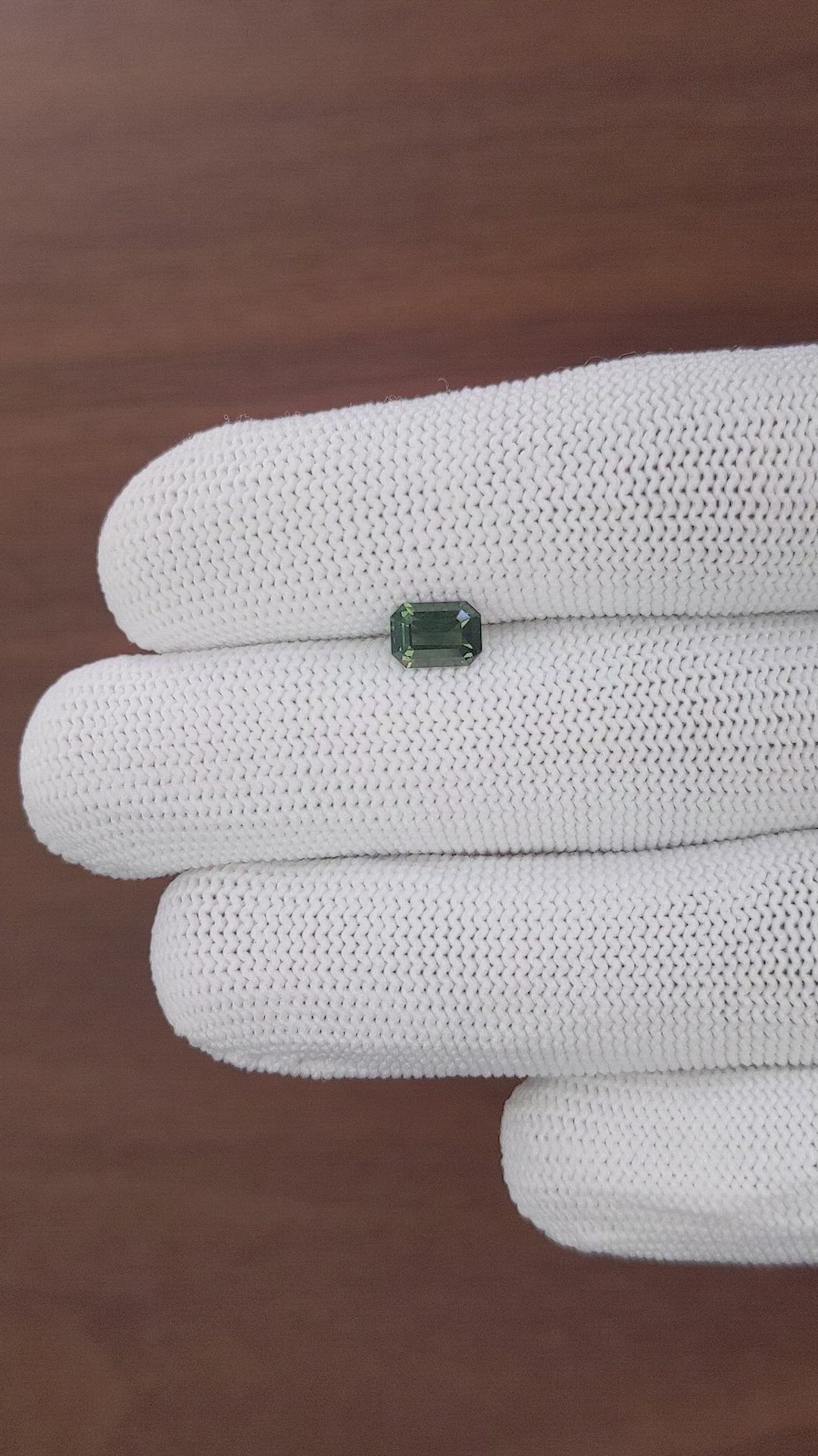 1.02 Ct. Green Sapphire from Ceylon (Sri Lanka) Size Video