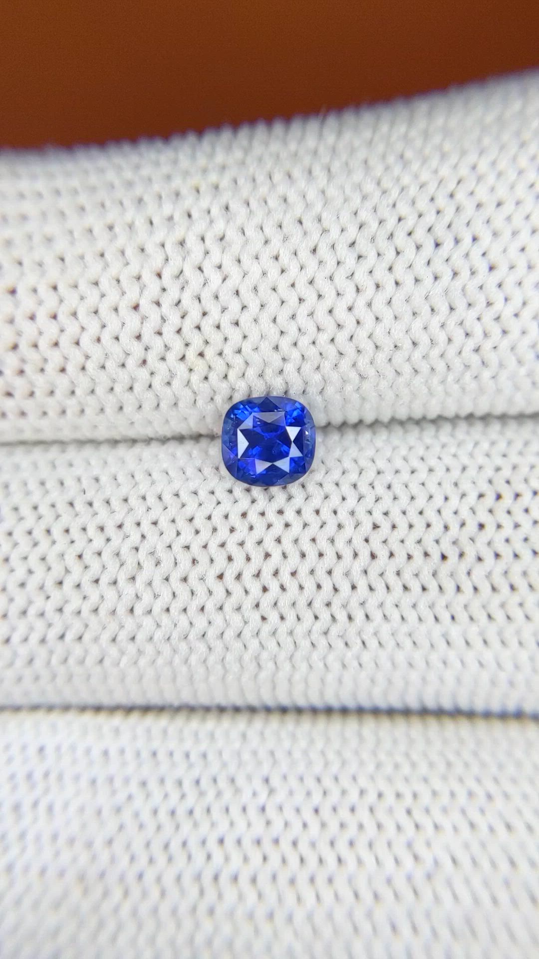 0.75 Ct. Blue Sapphire from Ceylon (Sri Lanka) Size Video