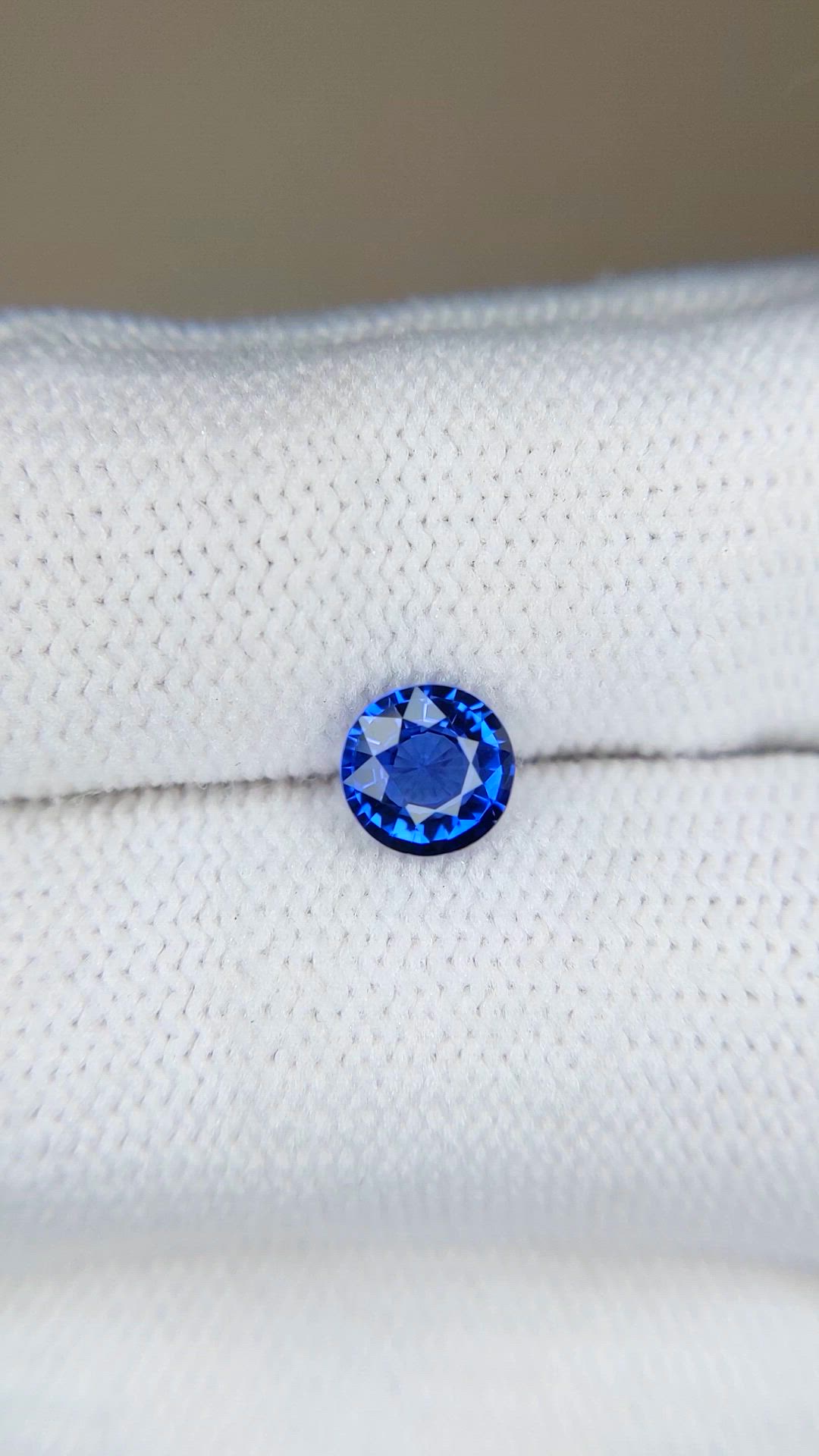 0.90 Ct. Blue Sapphire from Ceylon (Sri Lanka) Size Video