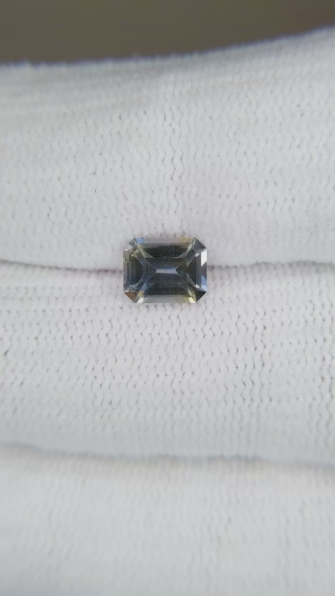 1.32 Ct. Bi Color / Parti Sapphire from Ceylon (Sri Lanka) Size Video