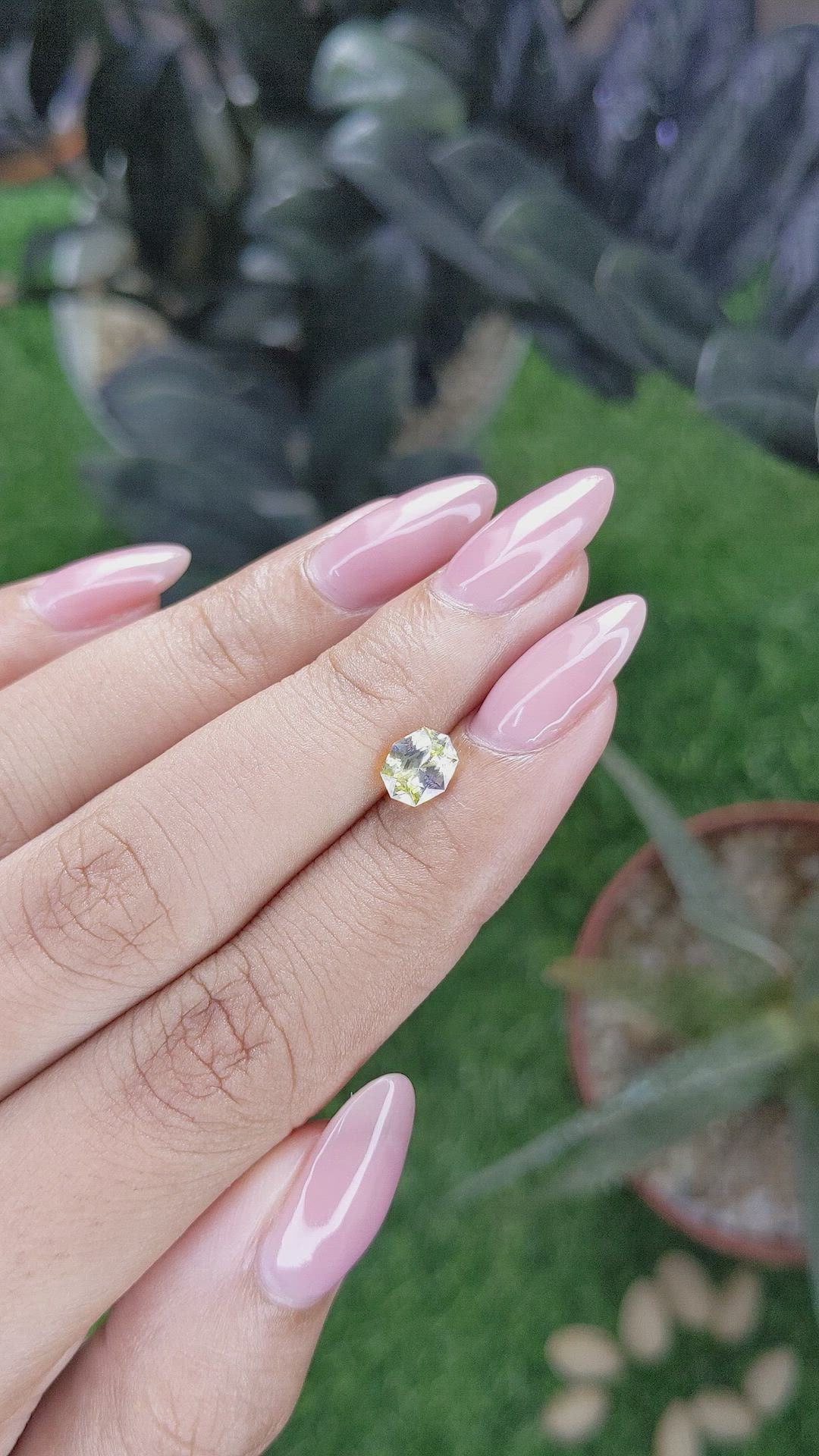 1.06 Ct. Yellow Sapphire from Ceylon (Sri Lanka) Size Video