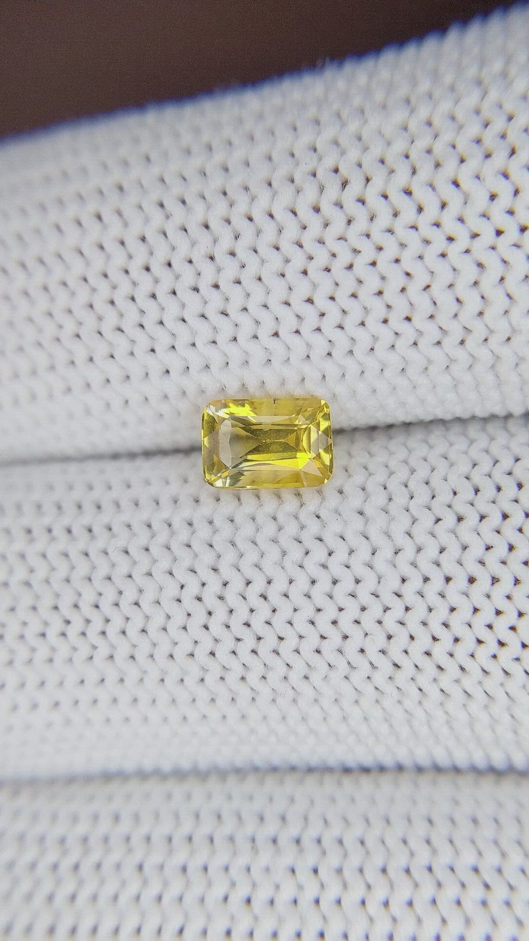 1.03 Ct. Yellow Sapphire from Ceylon (Sri Lanka) Size Video