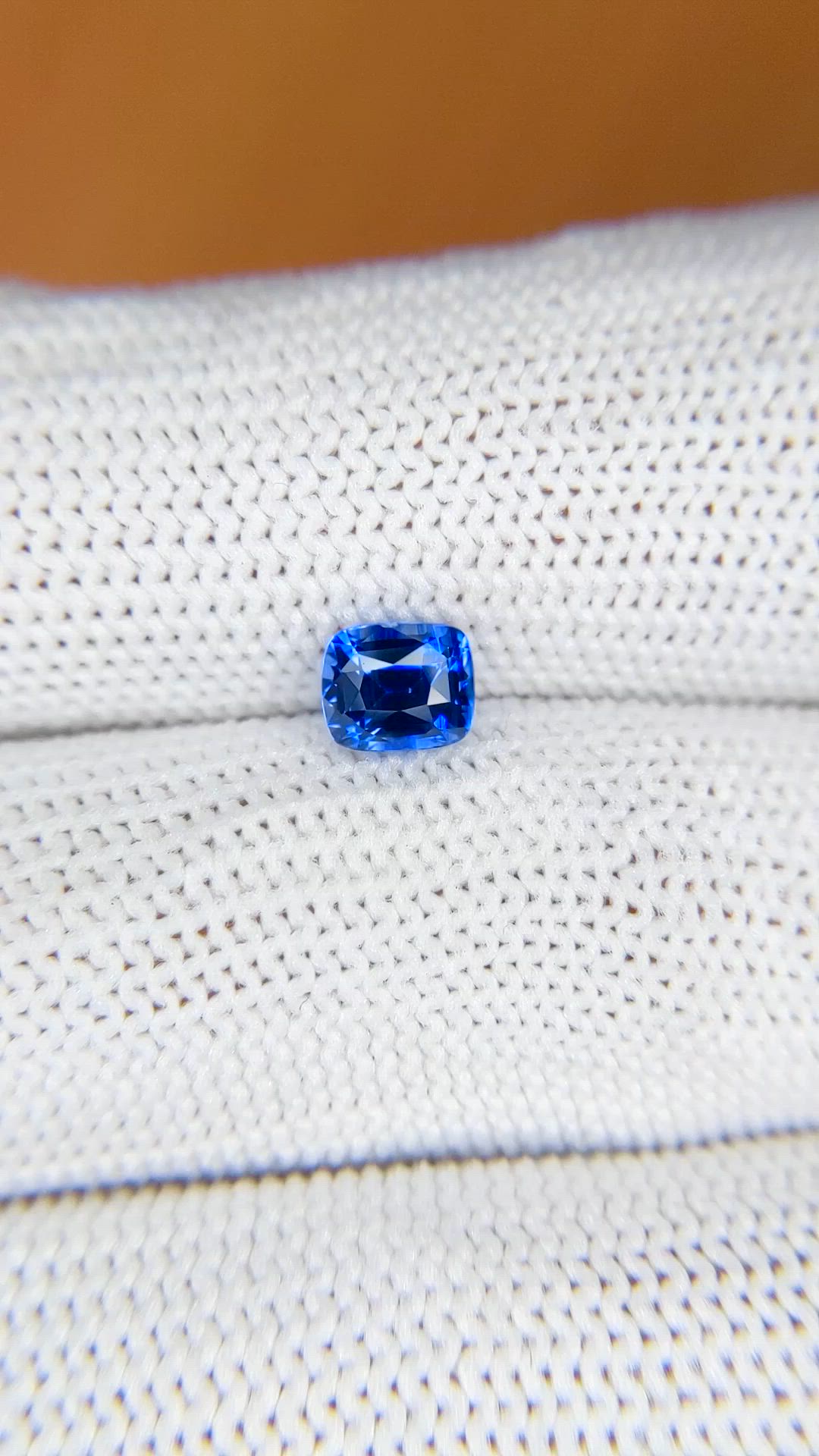 1.07 Ct. Blue Sapphire from Ceylon (Sri Lanka) Size Video