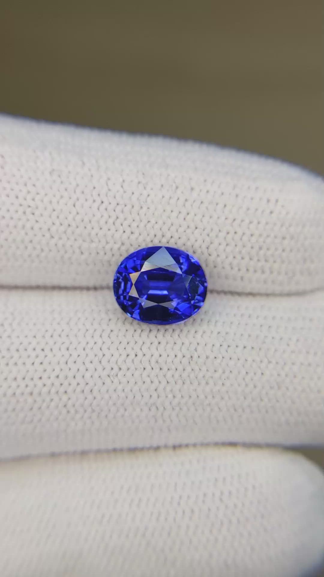 2.82 Ct. Blue Sapphire from Ceylon (Sri Lanka) Size Video