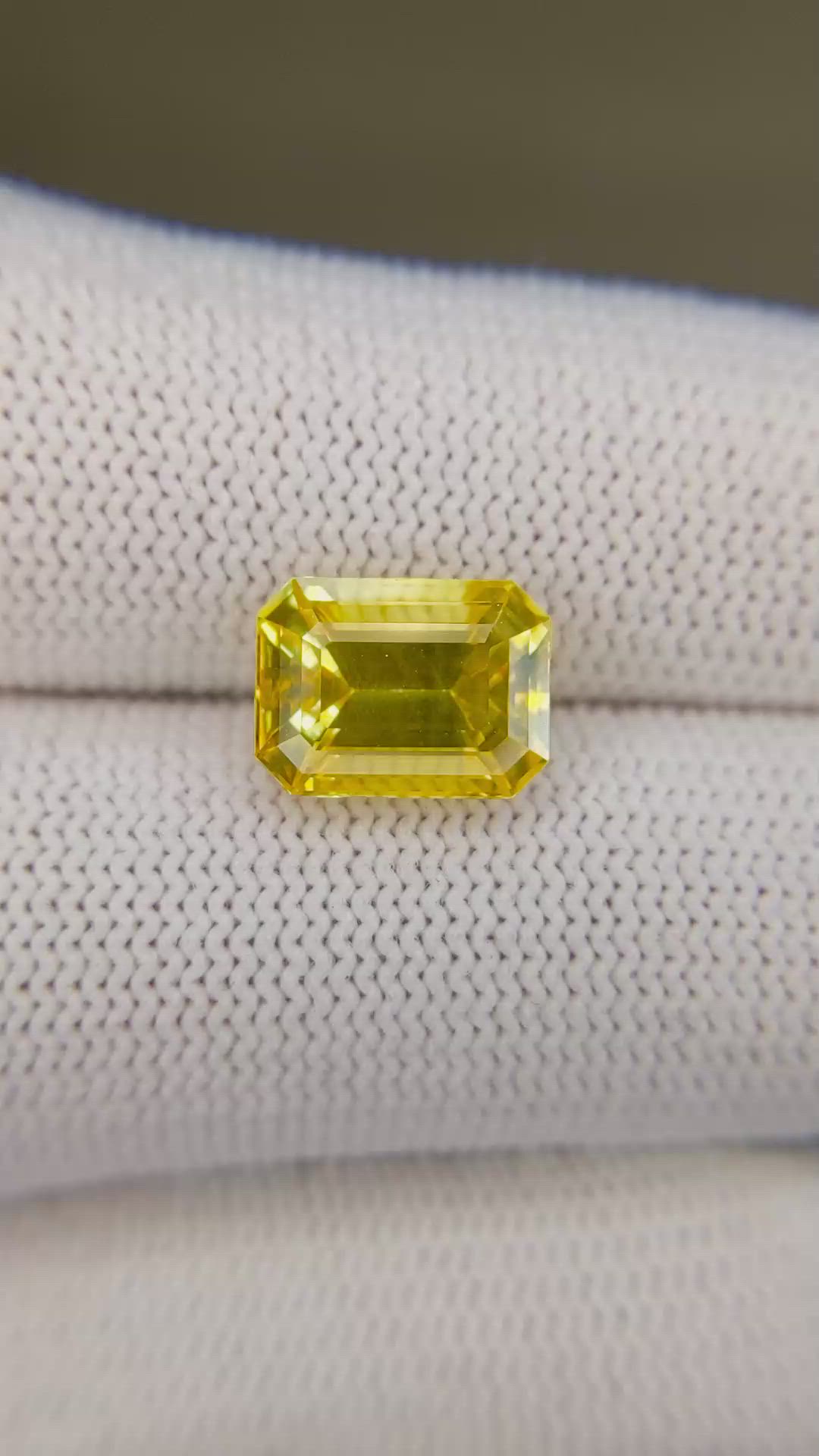 4.17 Ct. Orangish Yellow Sapphire from Ceylon (Sri Lanka) Size Video