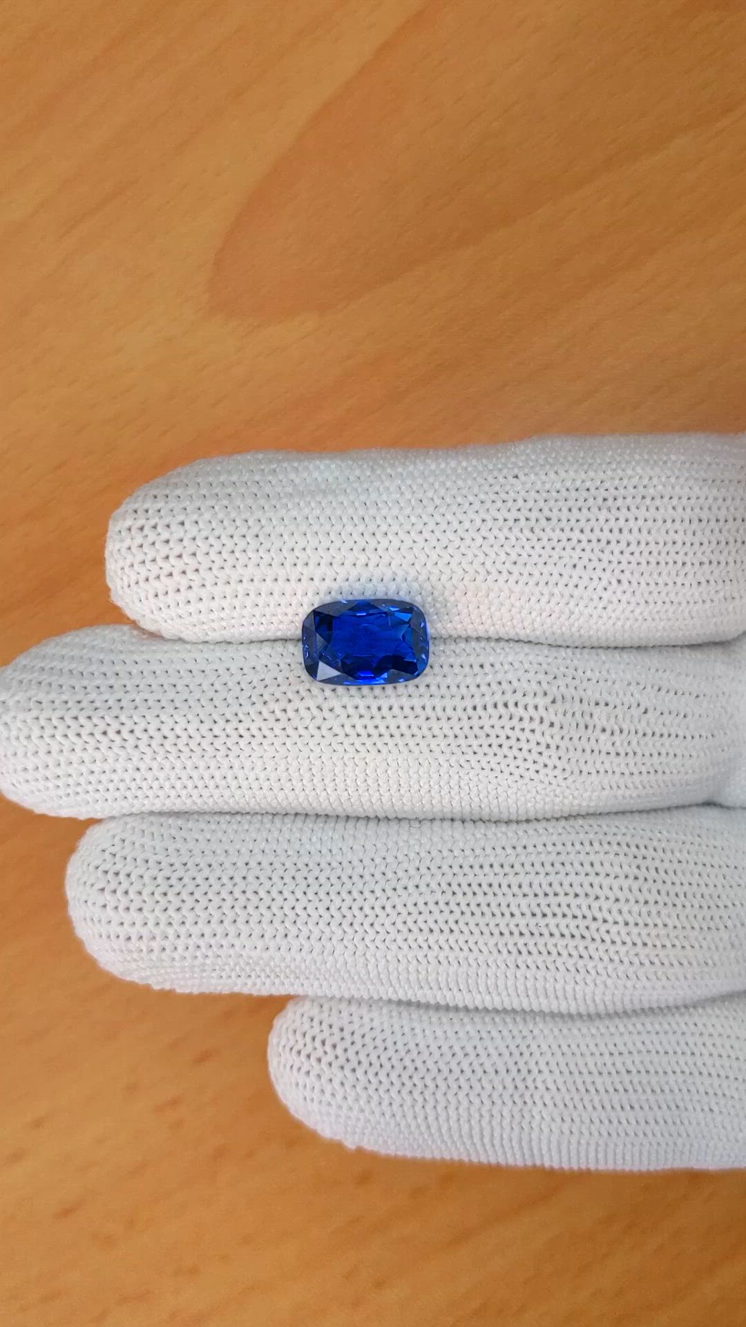 5.32 Ct. Blue Sapphire from Ceylon (Sri Lanka) Size Video
