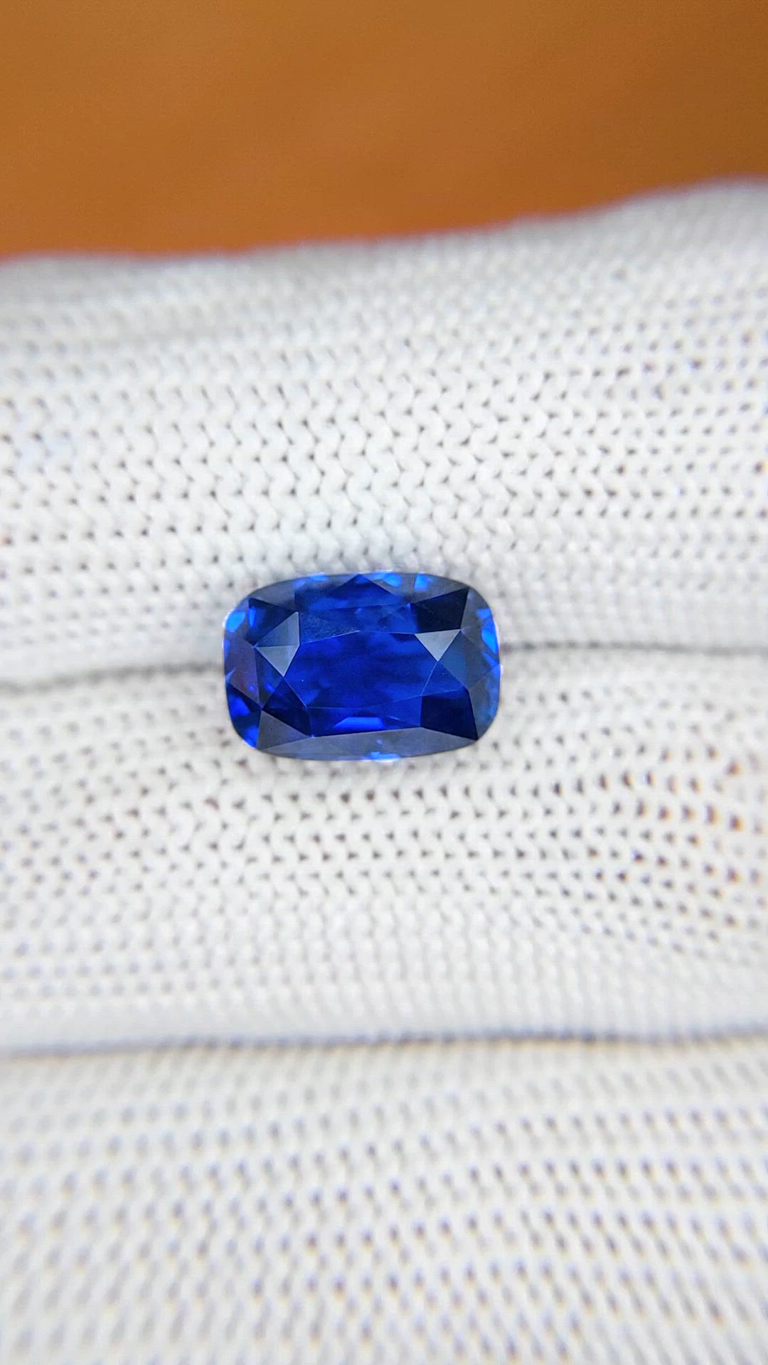 5.32 Ct. Blue Sapphire from Ceylon (Sri Lanka) Size Video