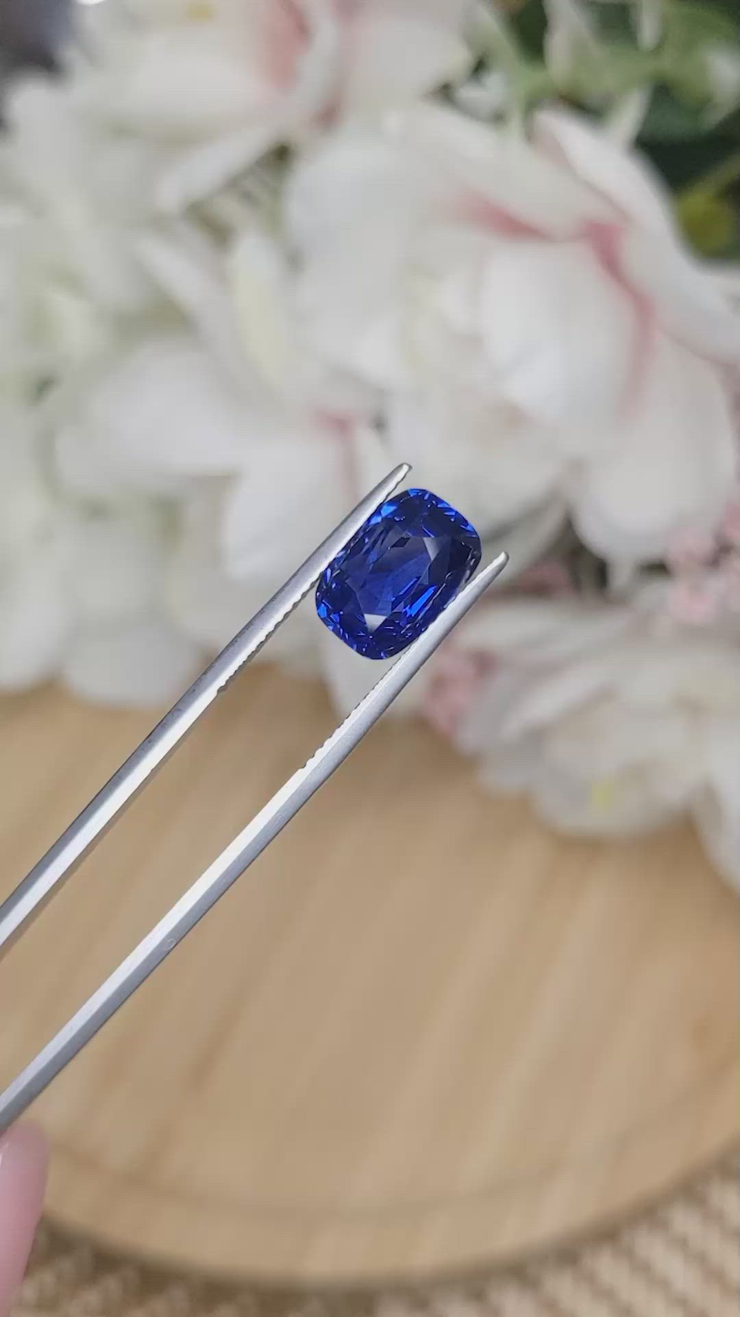 5.32 Ct. Blue Sapphire from Ceylon (Sri Lanka) Size Video