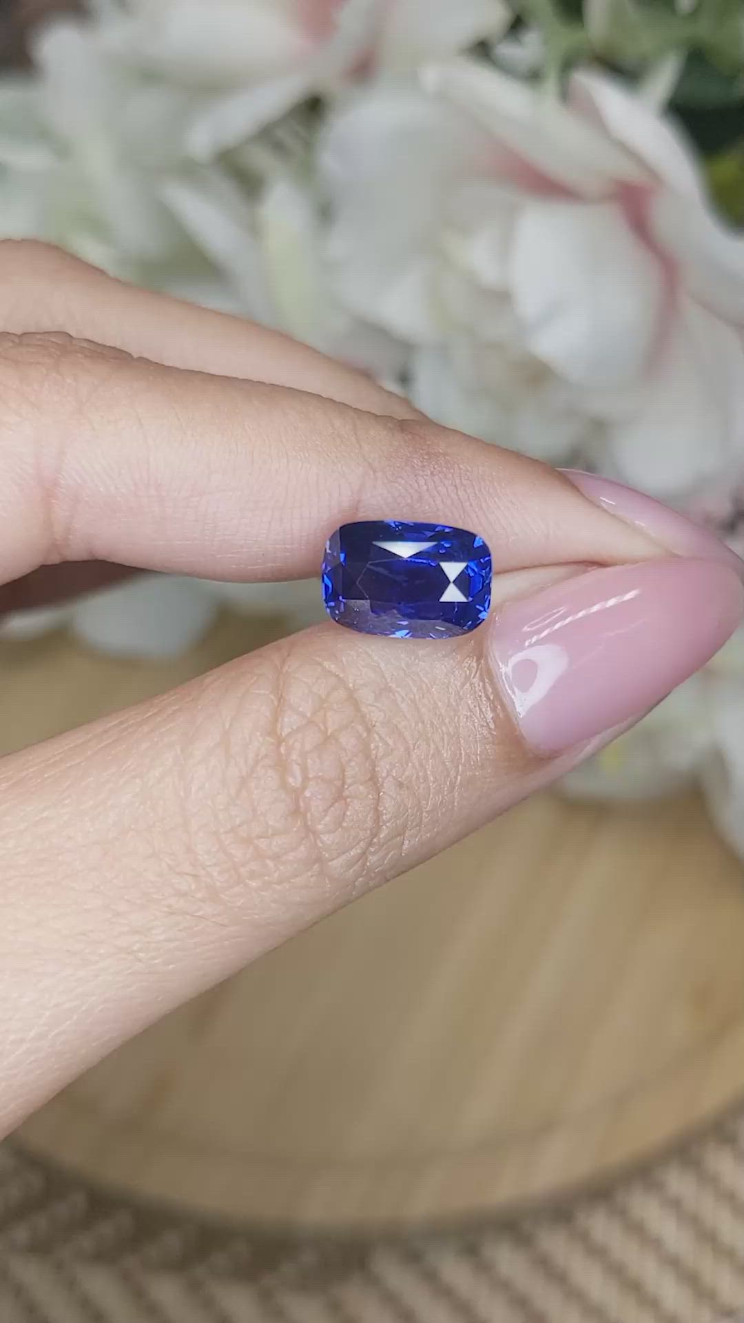 5.32 Ct. Blue Sapphire from Ceylon (Sri Lanka) Size Video