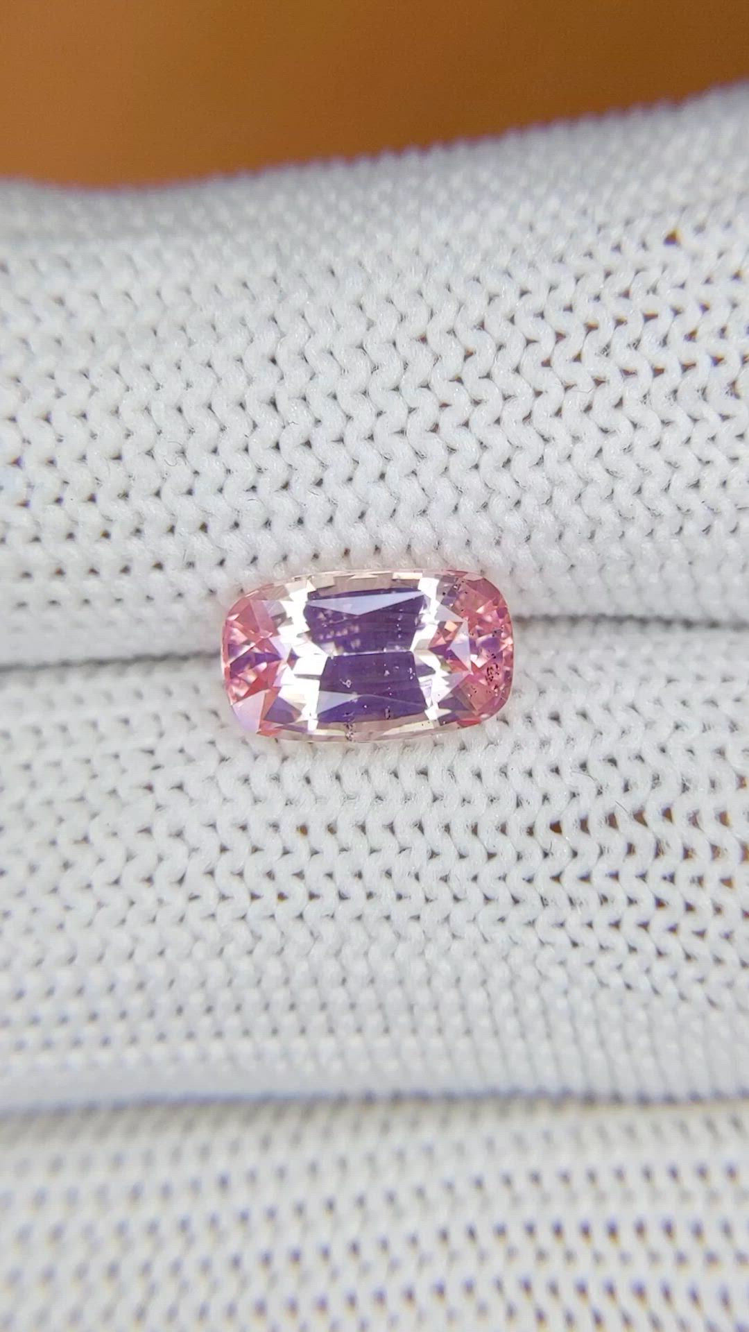 2.61 Ct. Padparadscha Sapphire from Ceylon (Sri Lanka) Size Video