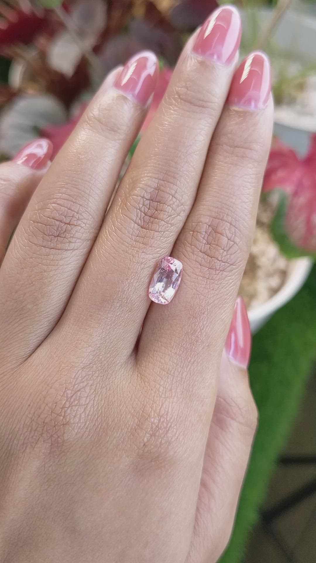 2.61 Ct. Padparadscha Sapphire from Ceylon (Sri Lanka) Size Video