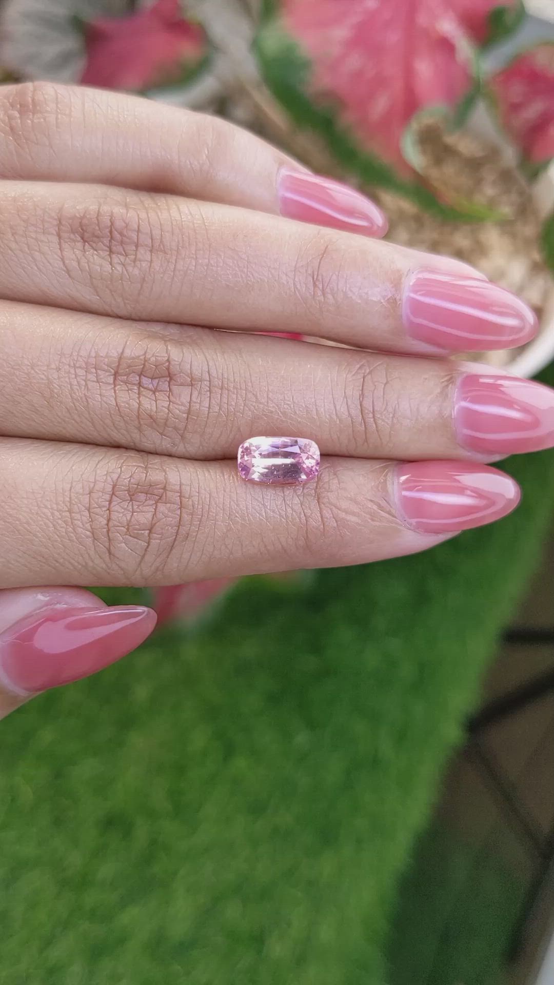 2.61 Ct. Padparadscha Sapphire from Ceylon (Sri Lanka) Size Video