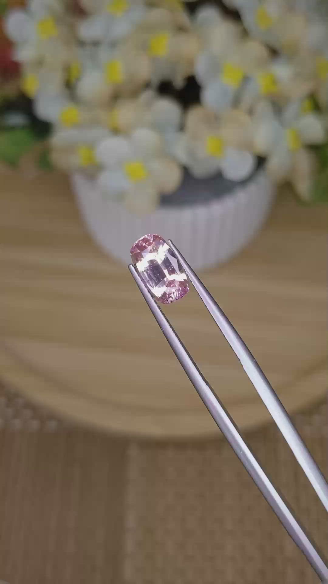 2.61 Ct. Padparadscha Sapphire from Ceylon (Sri Lanka) Size Video