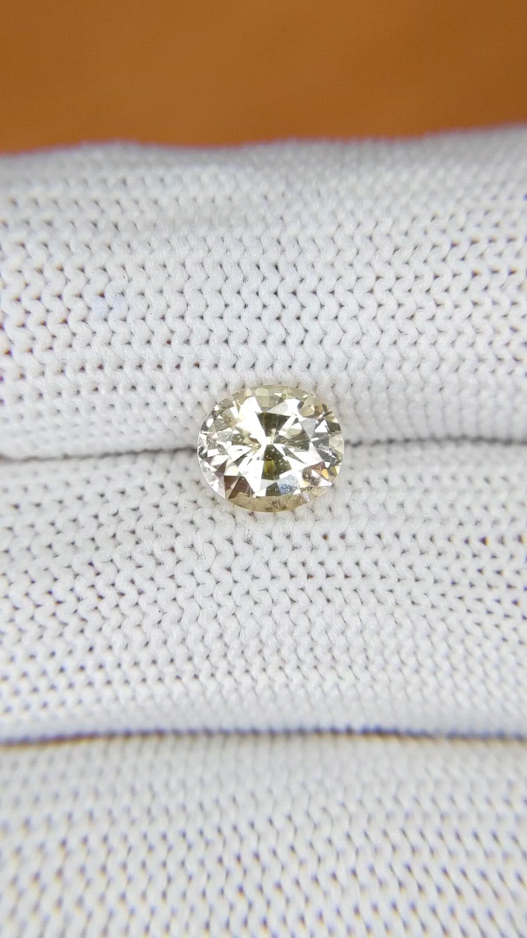 2.07 Ct. Yellow Sapphire from Ceylon (Sri Lanka) Size Video