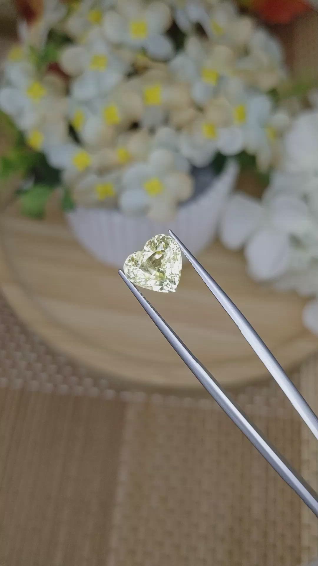 4.06 Ct. Yellow Sapphire from Ceylon (Sri Lanka) Size Video
