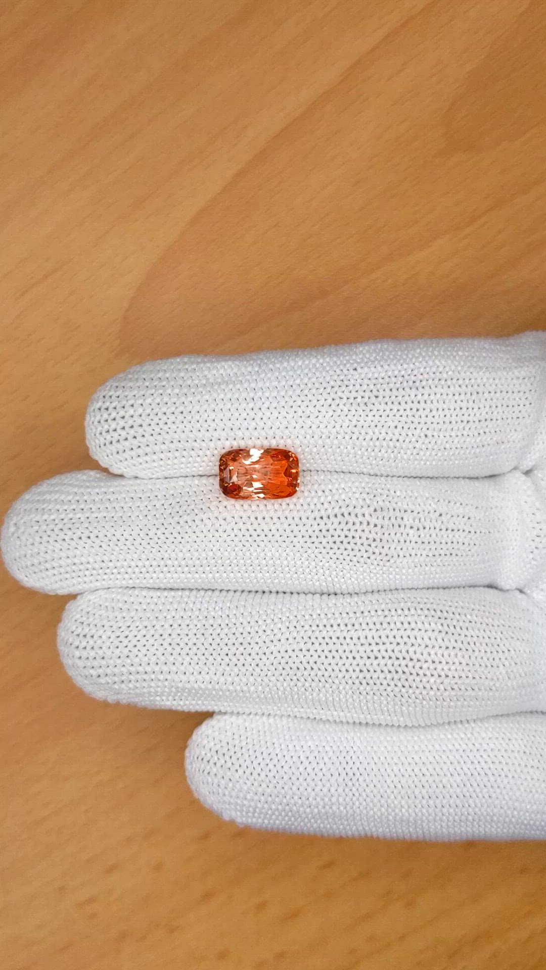4.02 Ct. Padparadscha Sapphire from Ceylon (Sri Lanka) Size Video
