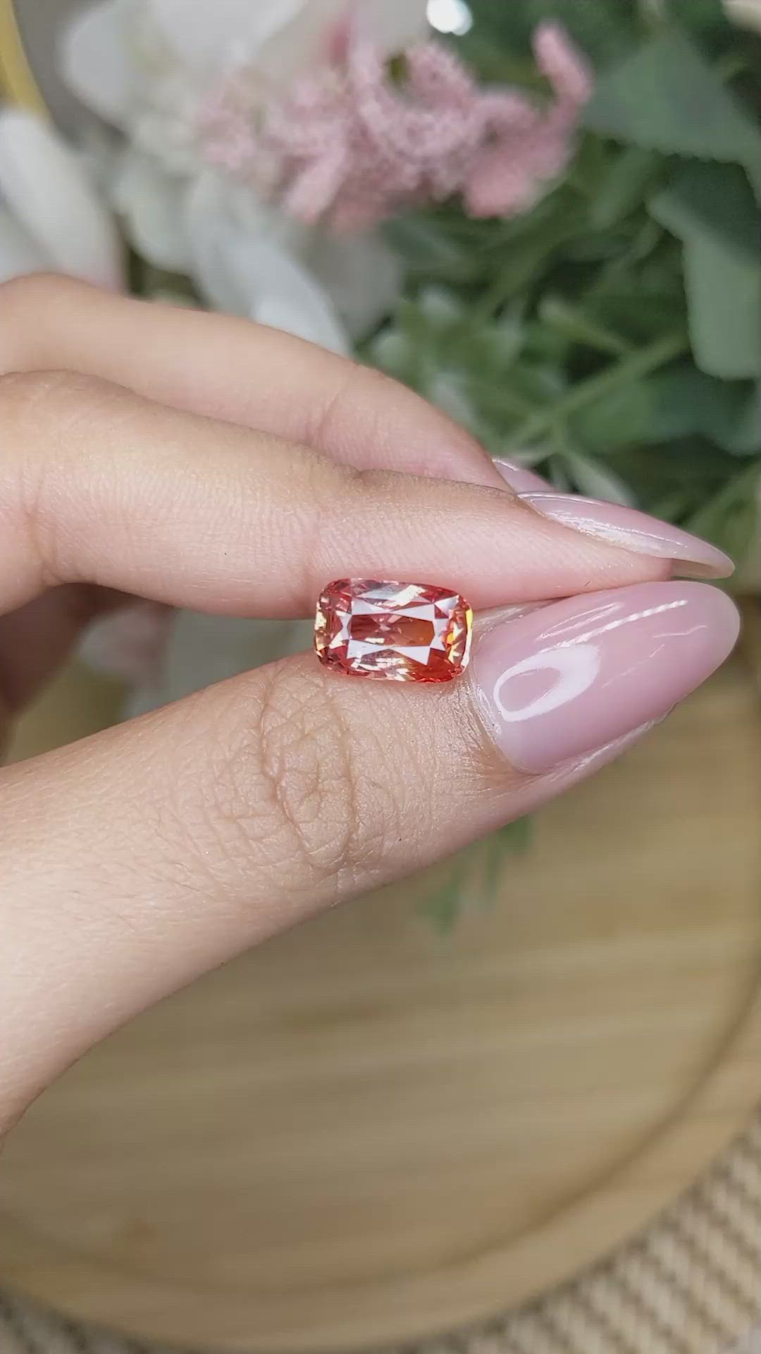 4.02 Ct. Padparadscha Sapphire from Ceylon (Sri Lanka) Size Video