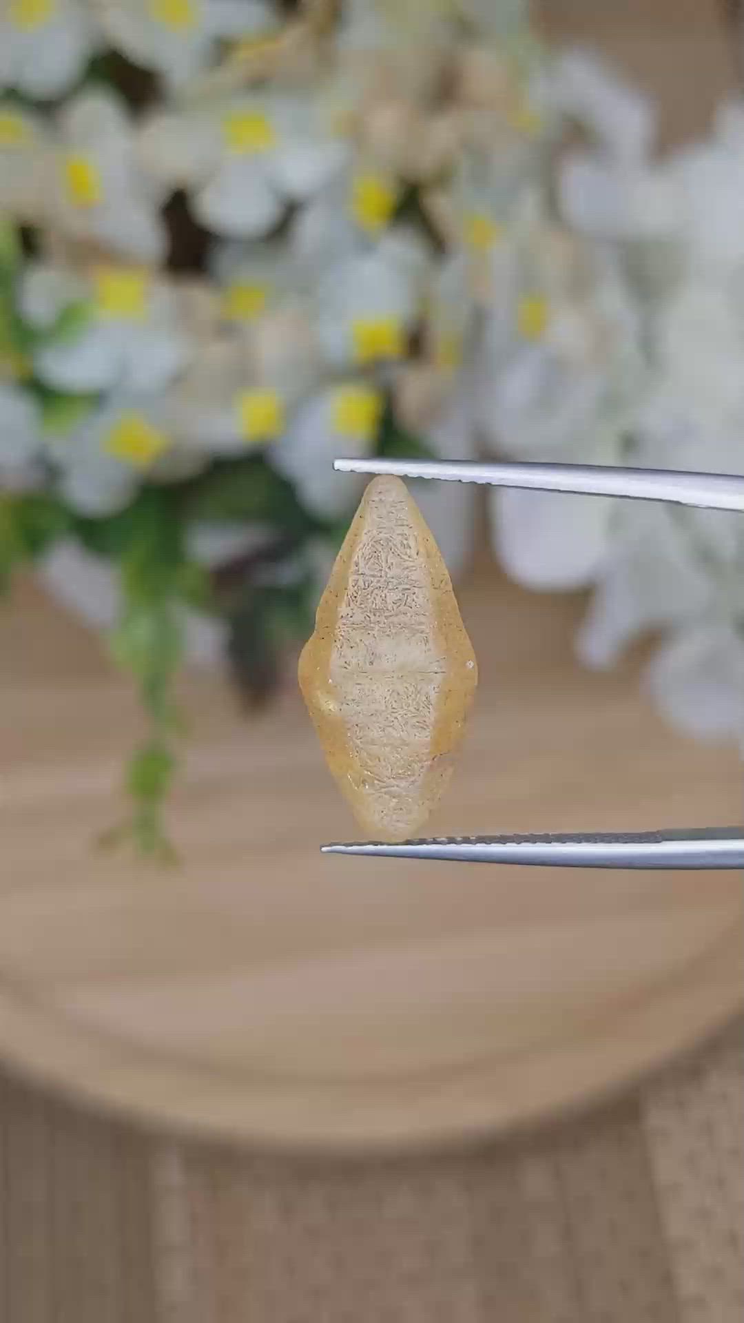 14.81 Ct. Yellow Sapphire from Ceylon (Sri Lanka) Size Video