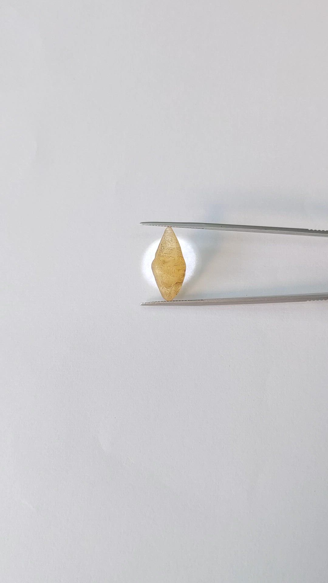14.81 Ct. Yellow Sapphire from Ceylon (Sri Lanka) Size Video