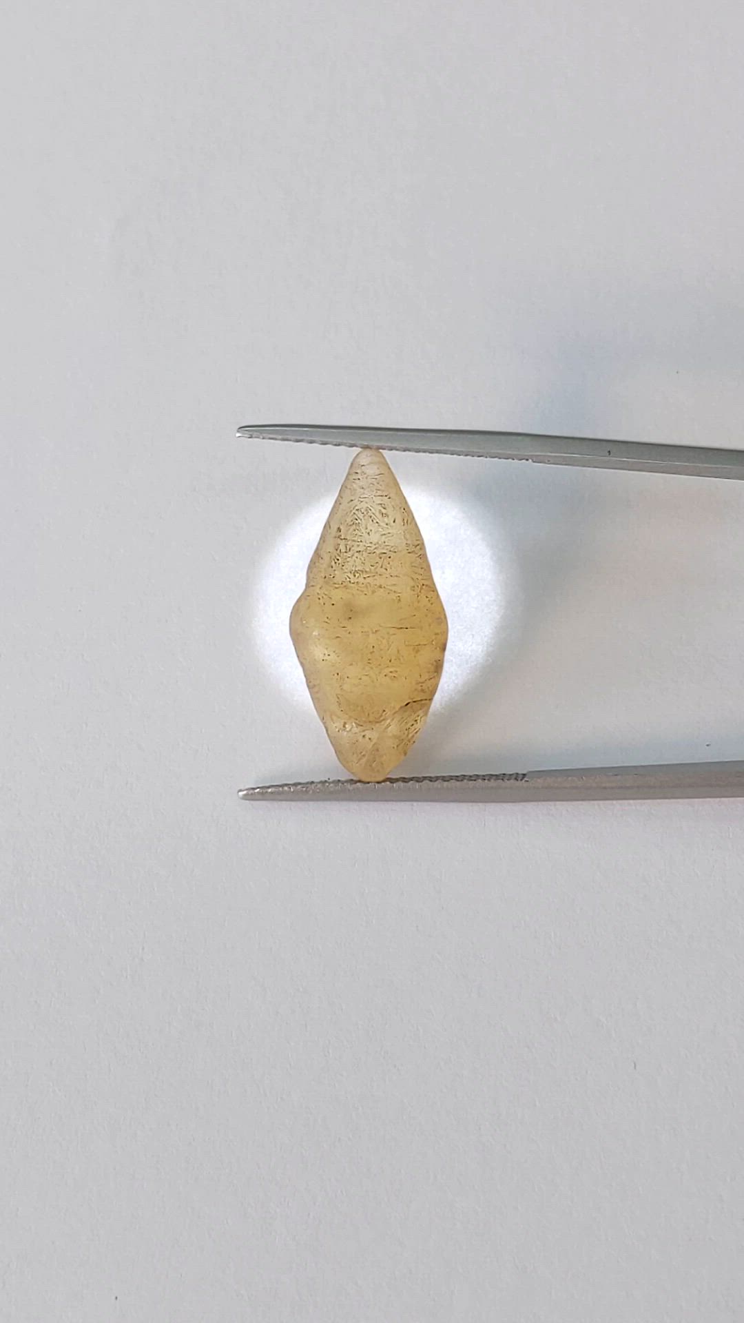 14.81 Ct. Yellow Sapphire from Ceylon (Sri Lanka) Size Video