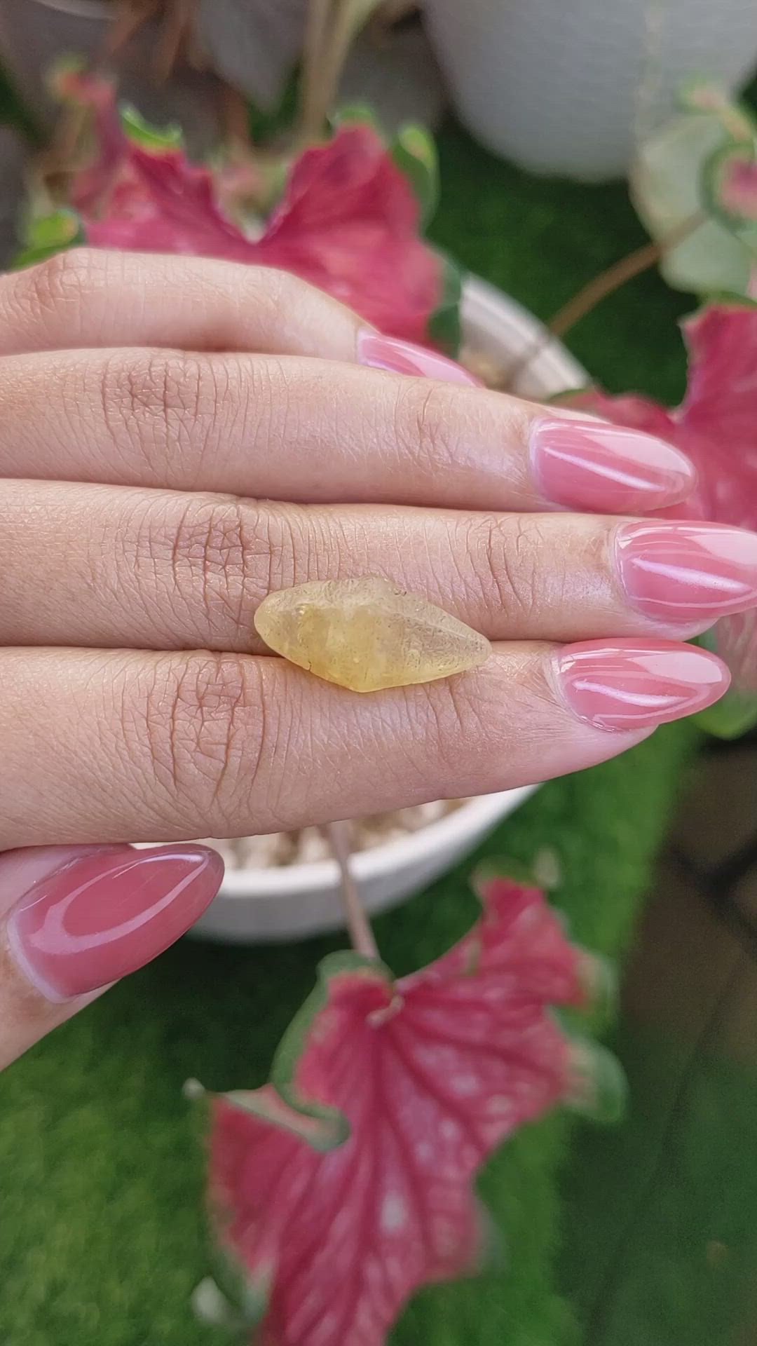 14.81 Ct. Yellow Sapphire from Ceylon (Sri Lanka) Size Video