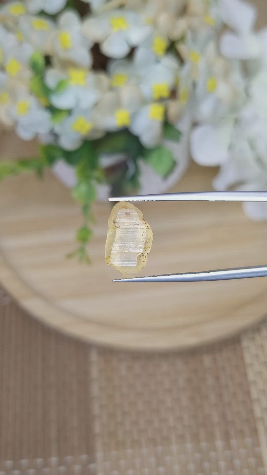 10.40 Ct. Yellow Sapphire from Ceylon (Sri Lanka) Size Video