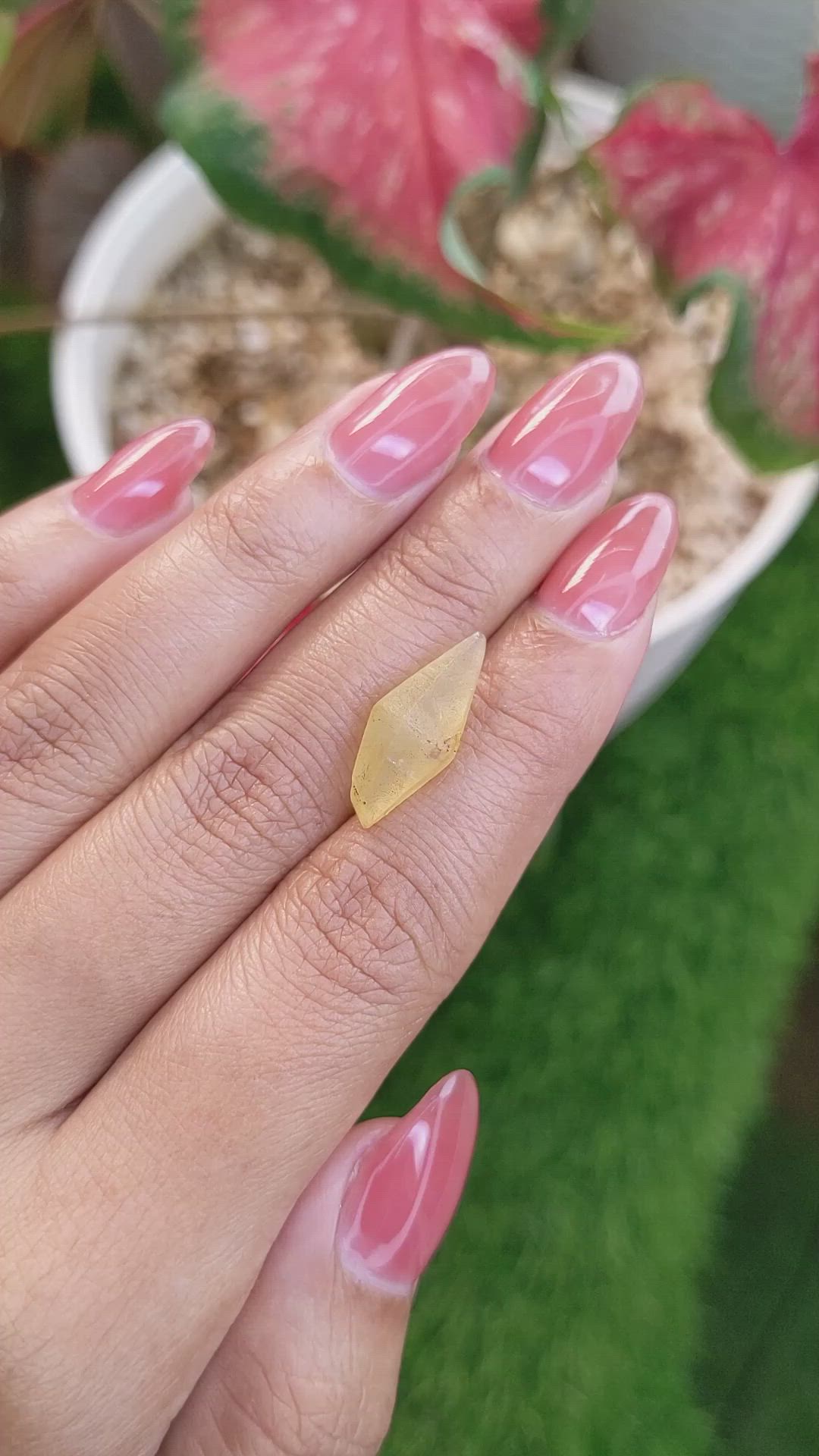 7.70 Ct. Yellow Sapphire from Ceylon (Sri Lanka) Size Video