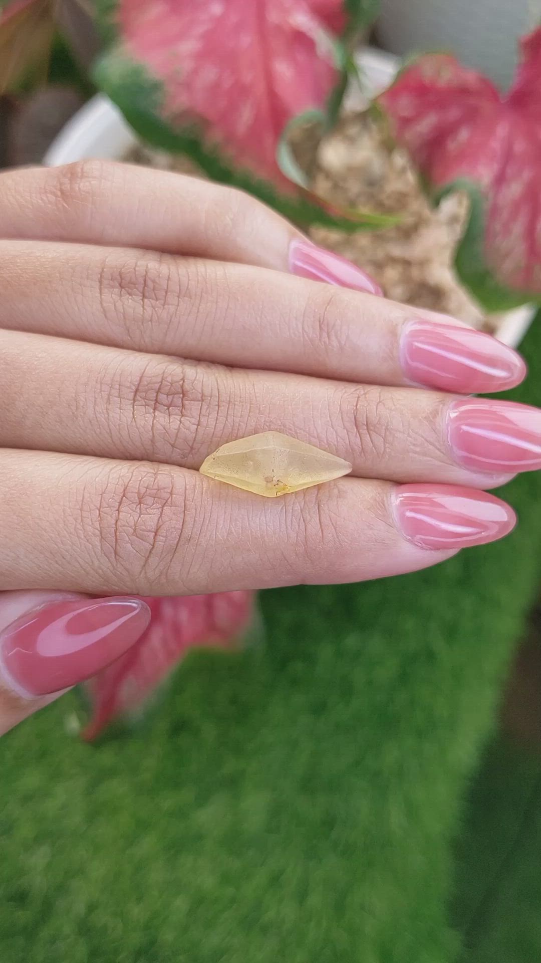 7.70 Ct. Yellow Sapphire from Ceylon (Sri Lanka) Size Video