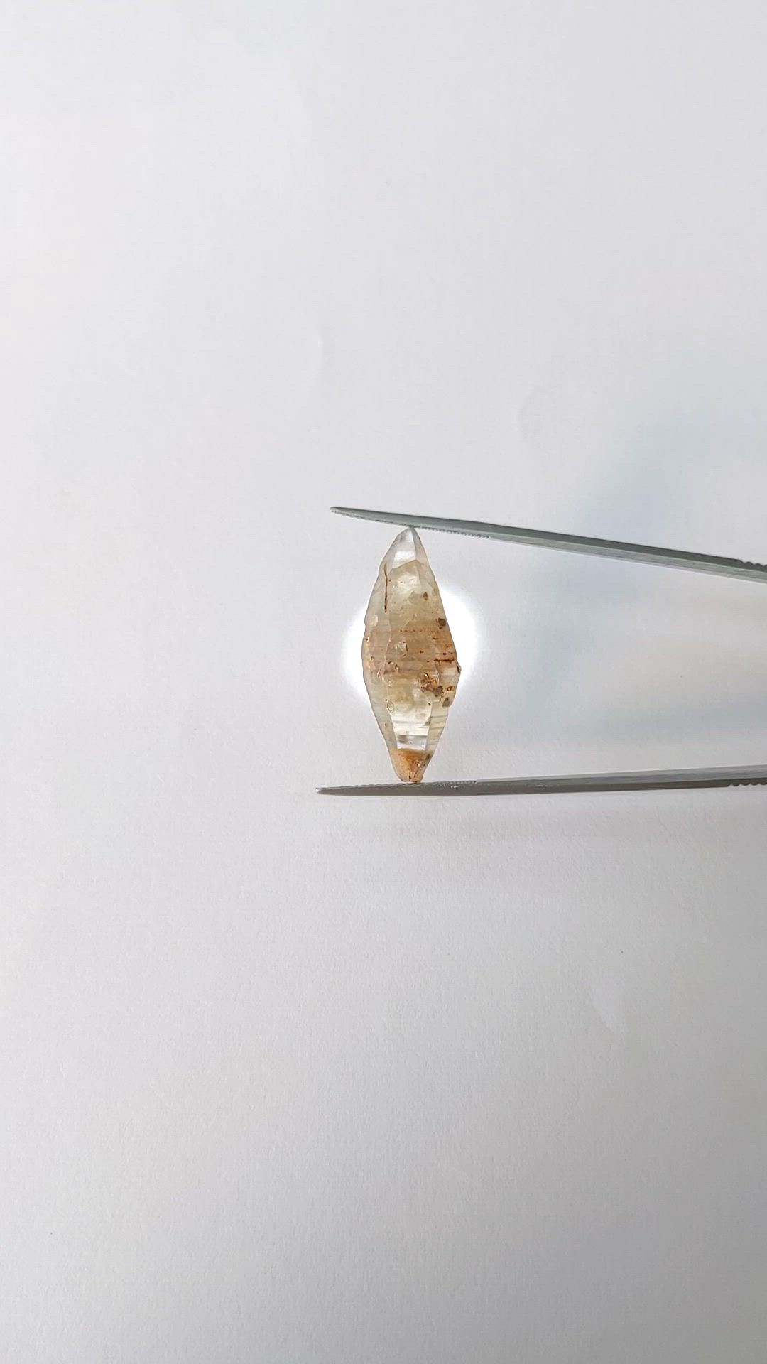 21.56 Ct. Yellow Sapphire Crystal from Ceylon (Sri Lanka) Size Video