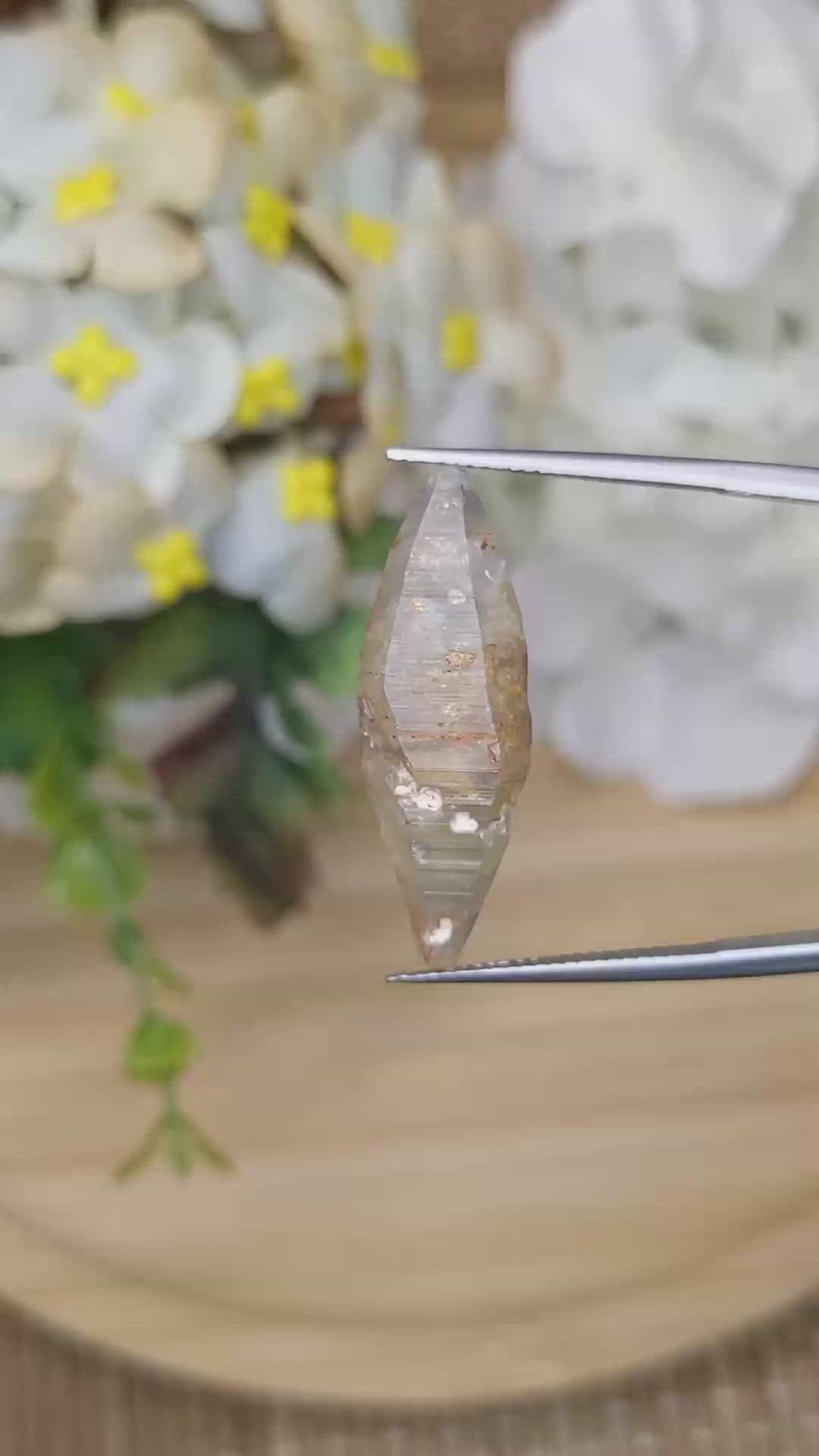 21.56 Ct. Yellow Sapphire Crystal from Ceylon (Sri Lanka) Size Video