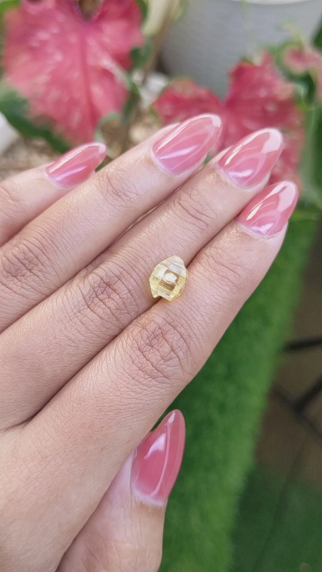 4.24 Ct. Yellow Sapphire from Ceylon (Sri Lanka) Size Video