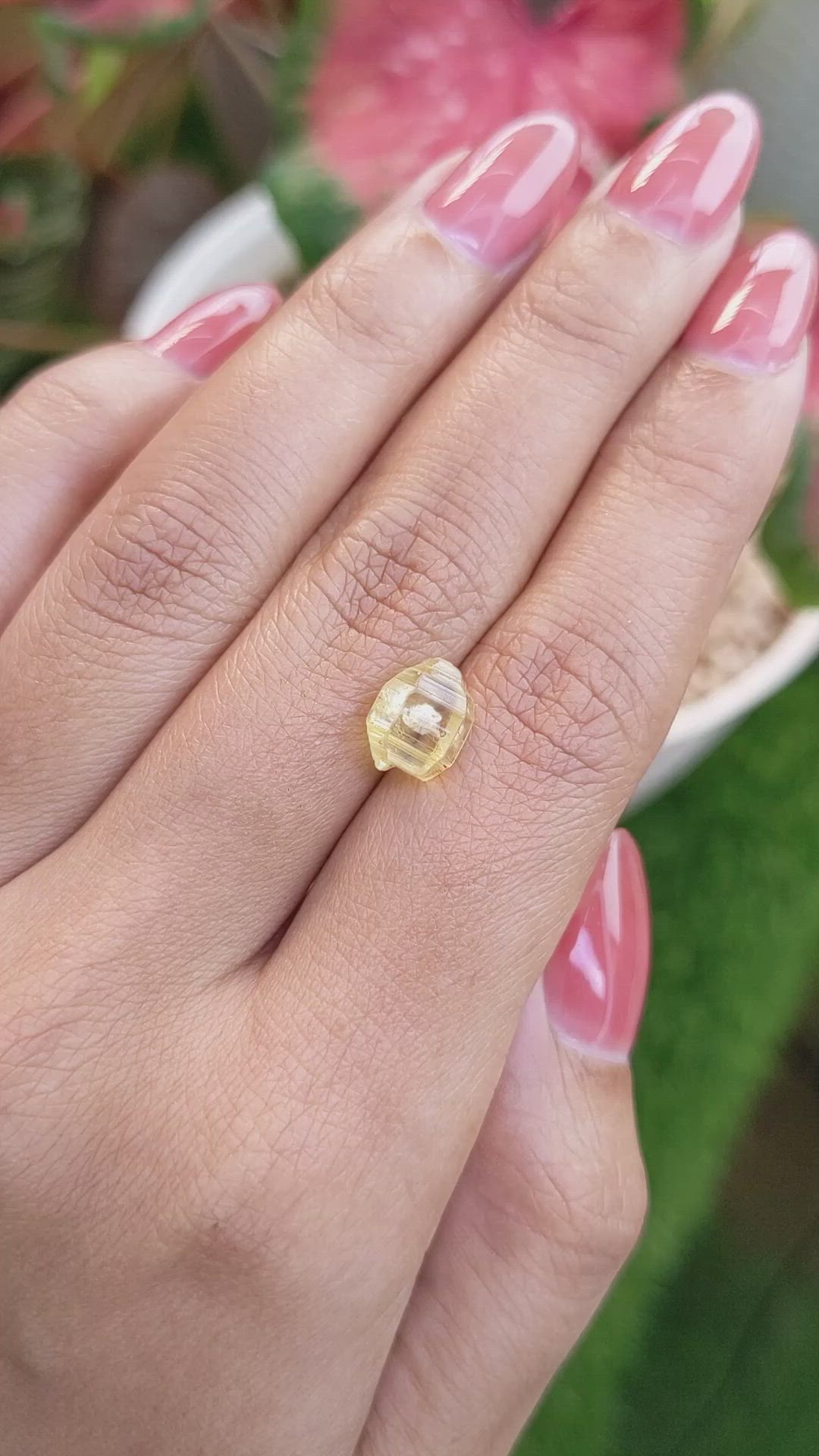 4.24 Ct. Yellow Sapphire from Ceylon (Sri Lanka) Size Video
